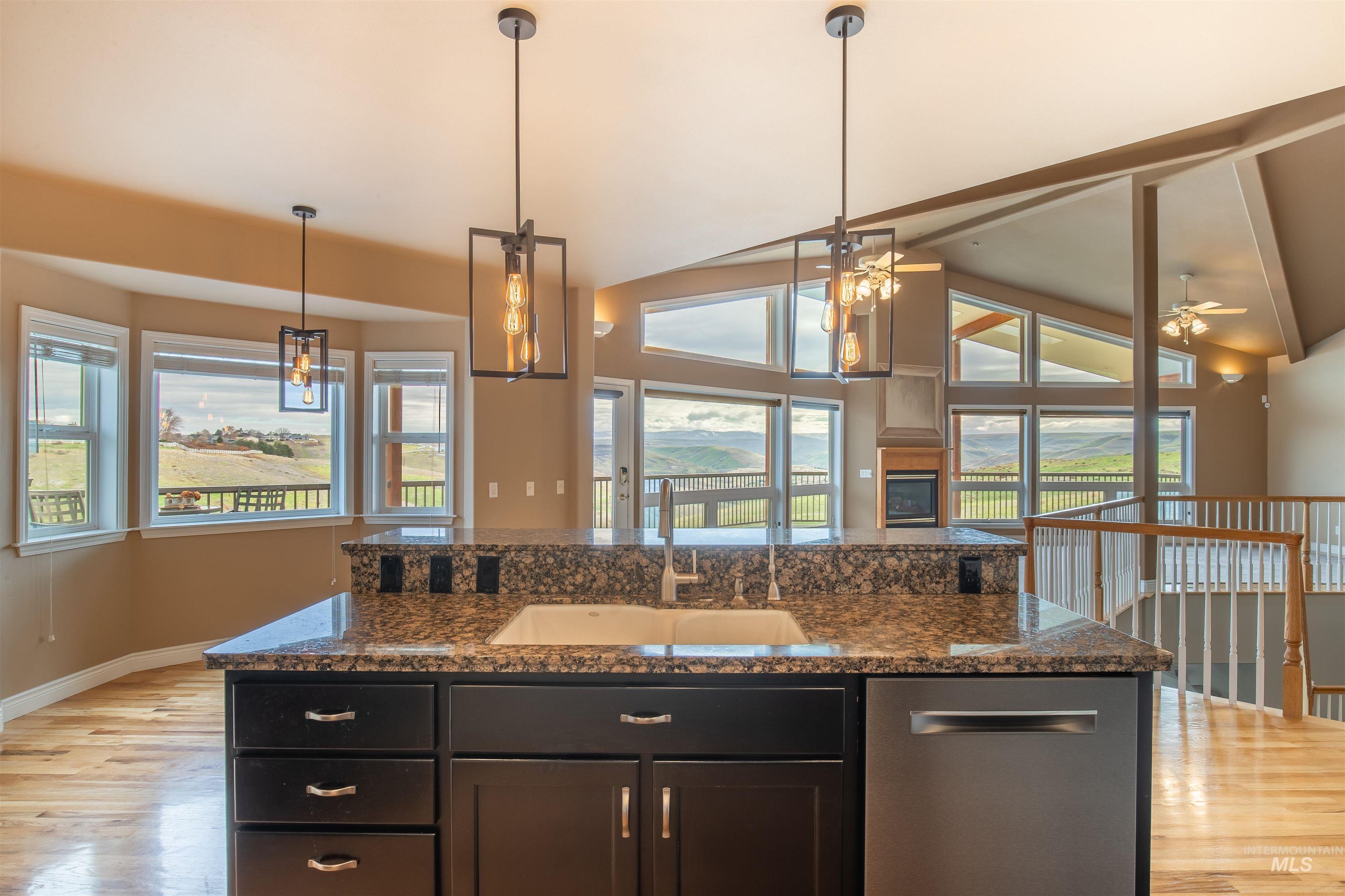 1993 & 1971 10th Ave, Clarkston, Washington 99403, 5 Bedrooms, 3.5 Bathrooms, Residential For Sale, Price $910,000, 98882172