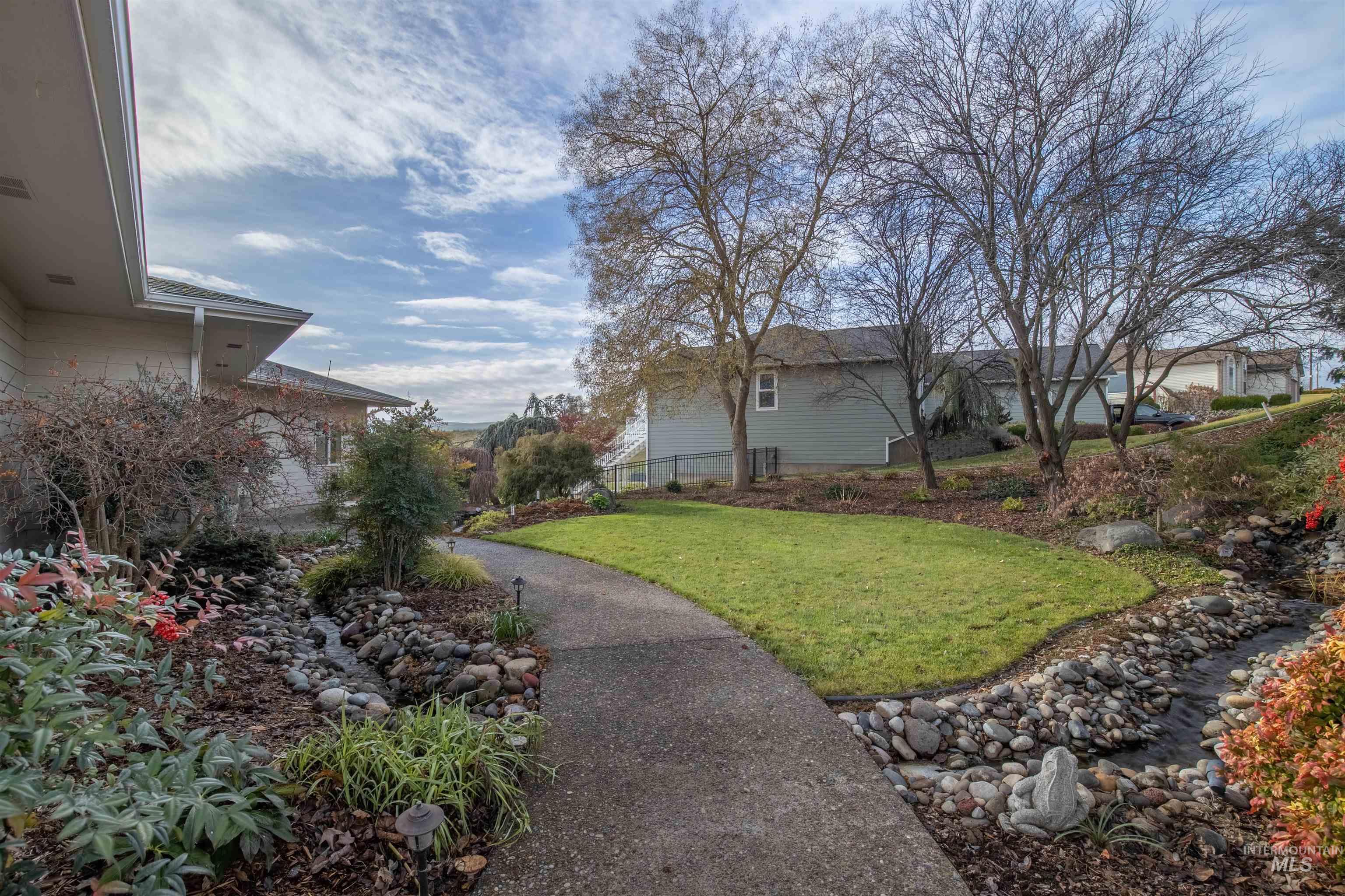1993 & 1971 10th Ave, Clarkston, Washington 99403, 5 Bedrooms, 3.5 Bathrooms, Residential For Sale, Price $910,000, 98882172