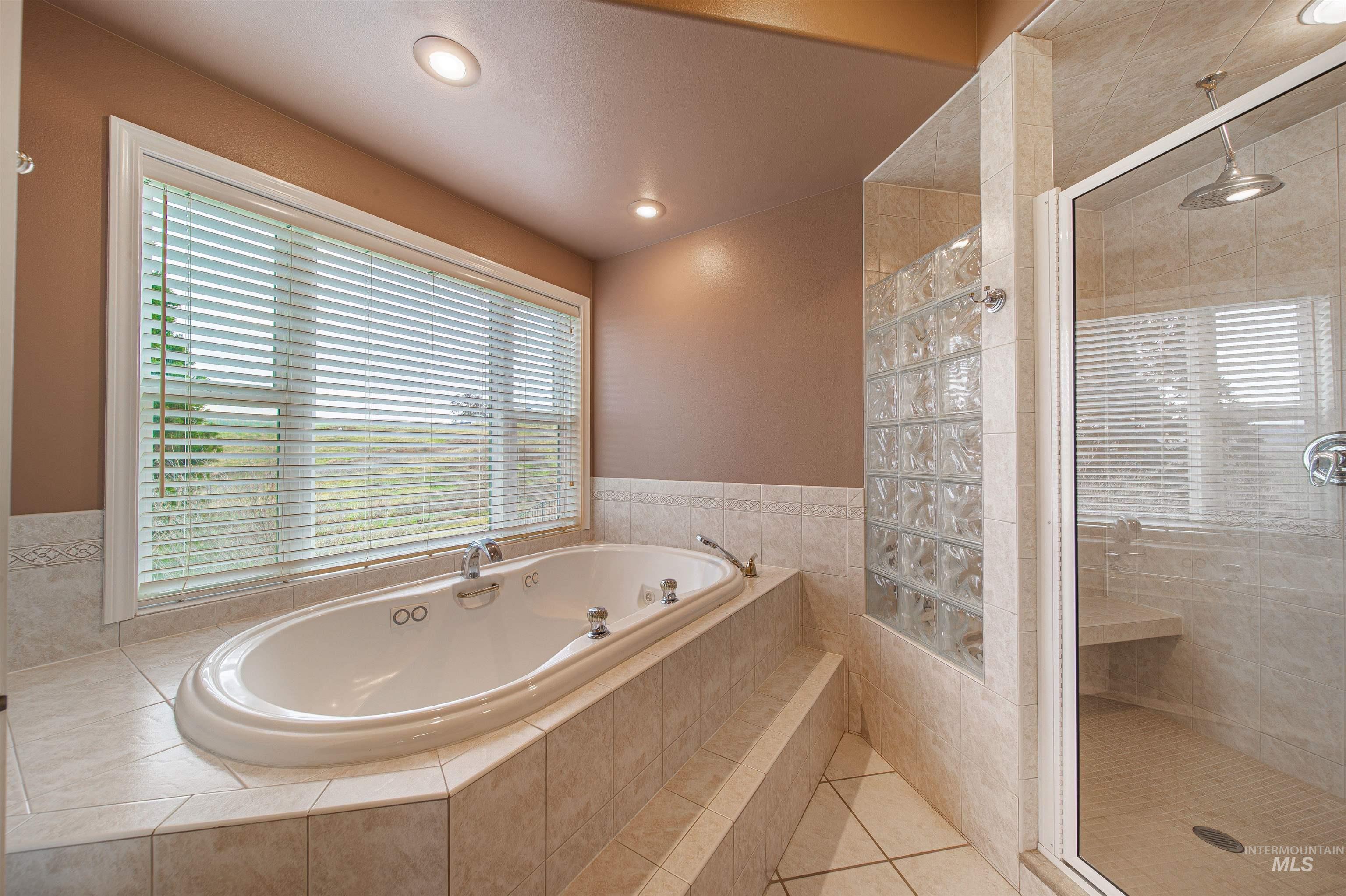1993 & 1971 10th Ave, Clarkston, Washington 99403, 5 Bedrooms, 3.5 Bathrooms, Residential For Sale, Price $795,000, 98882172