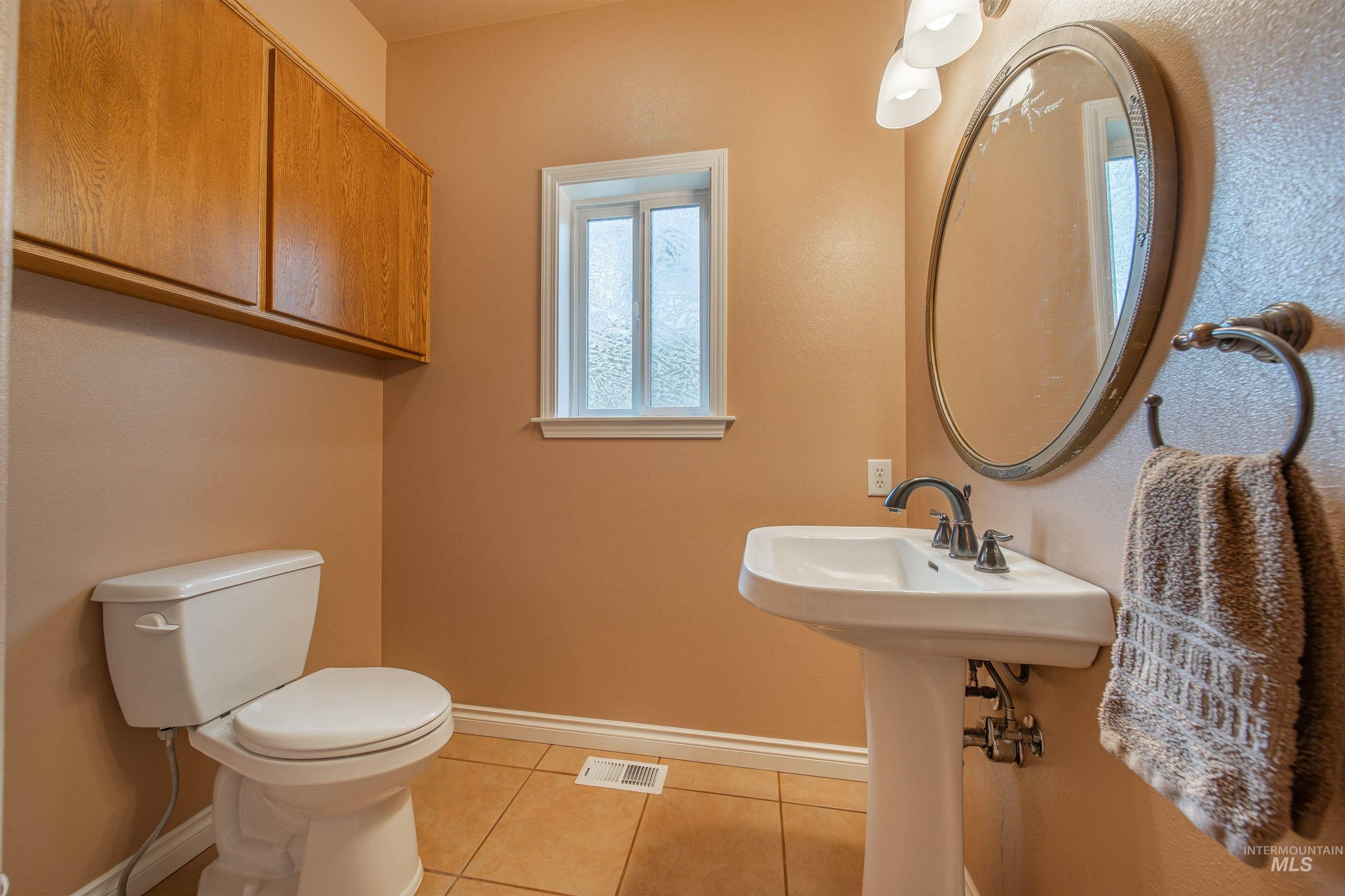 1993 & 1971 10th Ave, Clarkston, Washington 99403, 5 Bedrooms, 3.5 Bathrooms, Residential For Sale, Price $910,000, 98882172