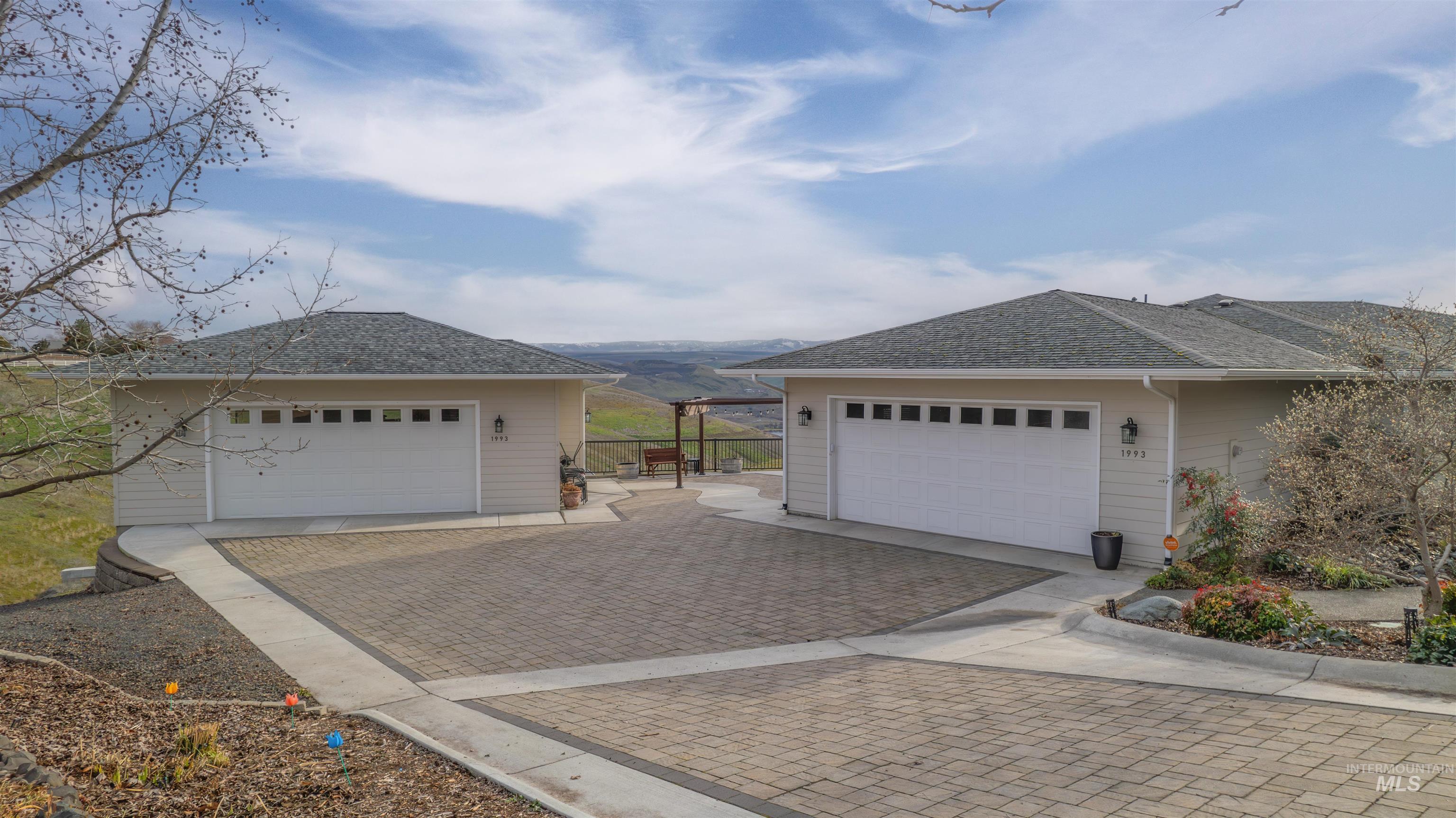 1993 & 1971 10th Ave, Clarkston, Washington 99403, 5 Bedrooms, 3.5 Bathrooms, Residential For Sale, Price $910,000, 98882172