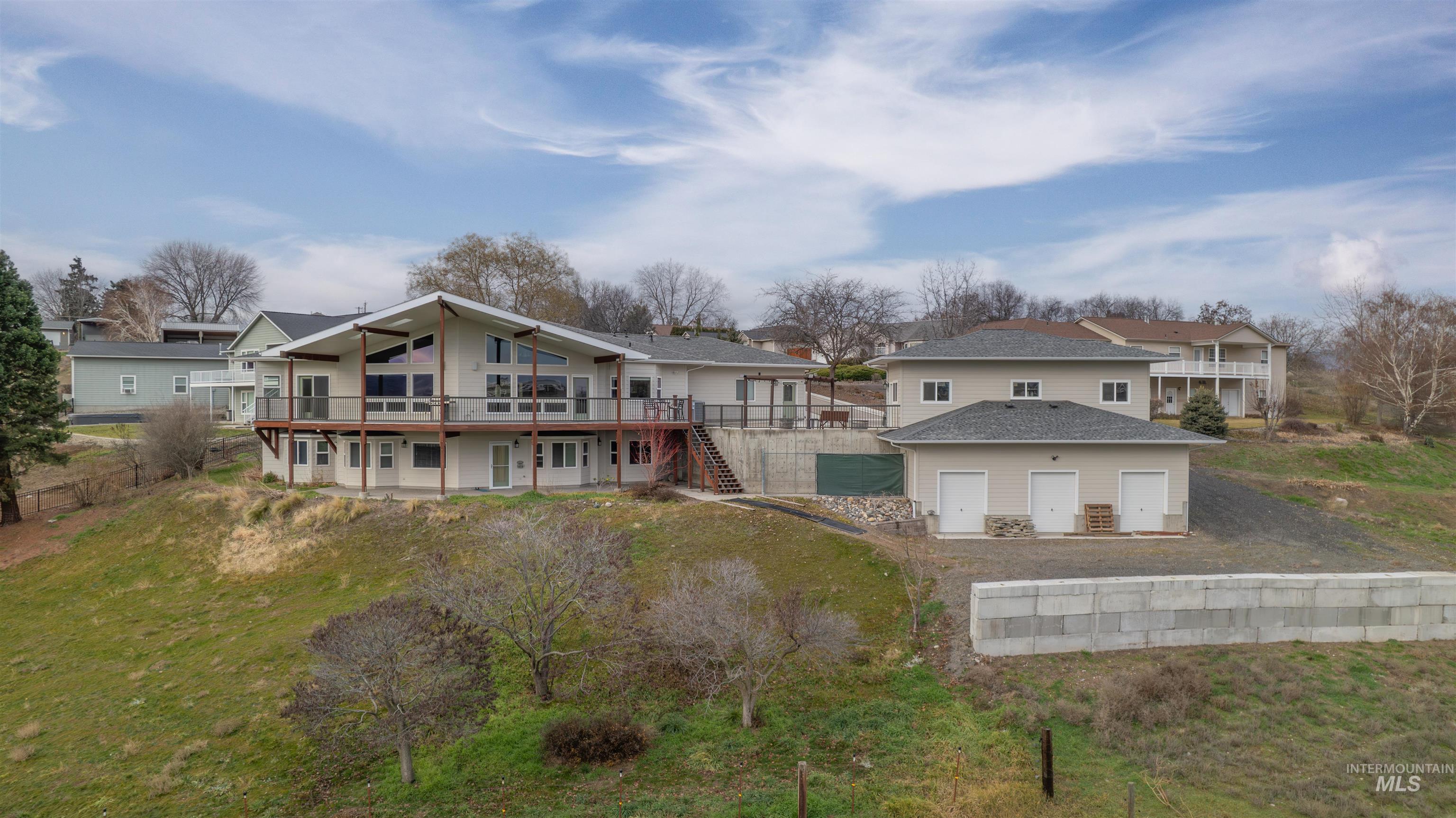 1993 & 1971 10th Ave, Clarkston, Washington 99403, 5 Bedrooms, 3.5 Bathrooms, Residential For Sale, Price $795,000, 98882172