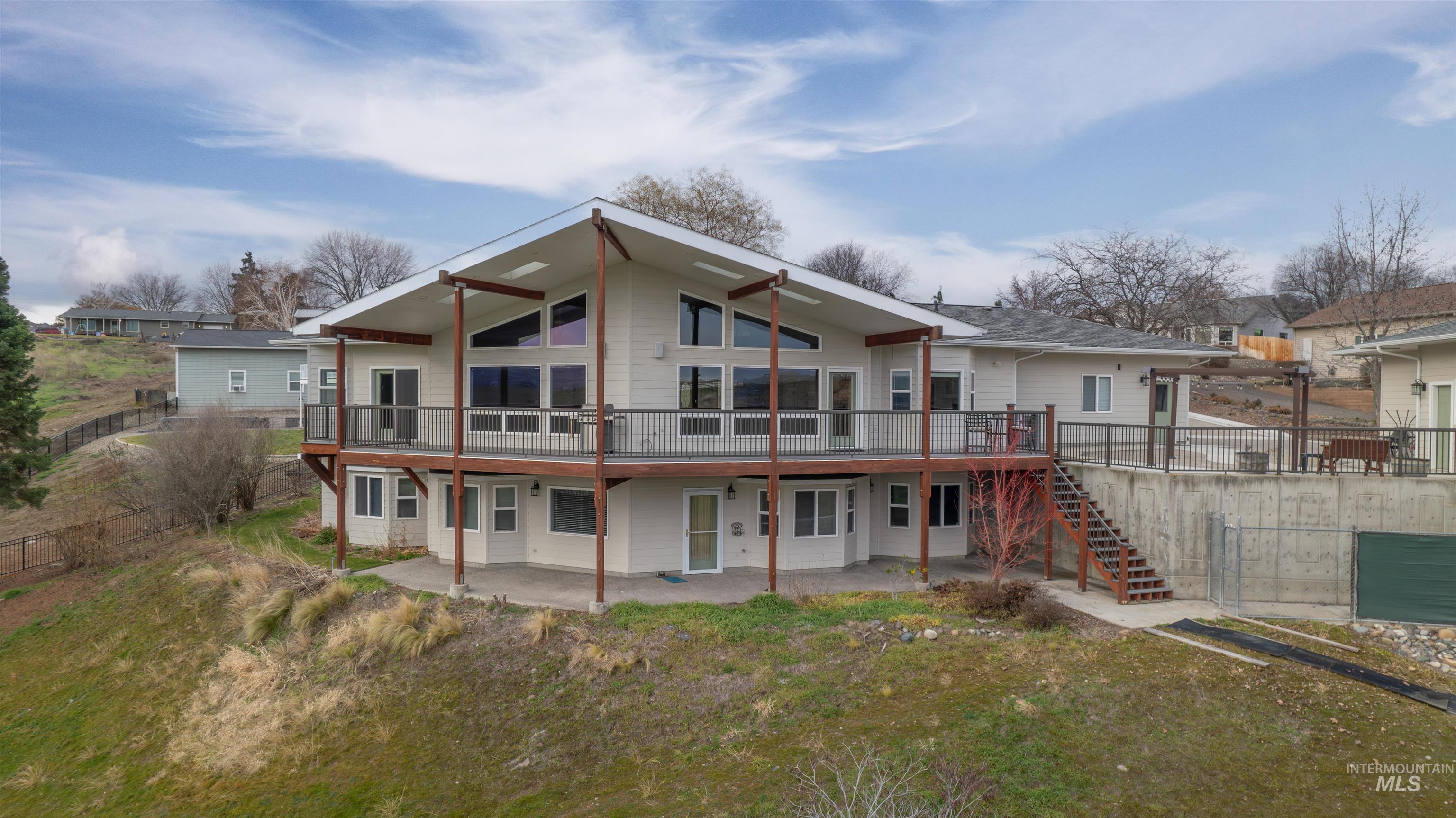 1993 & 1971 10th Ave, Clarkston, Washington 99403, 5 Bedrooms, 3.5 Bathrooms, Residential For Sale, Price $910,000, 98882172