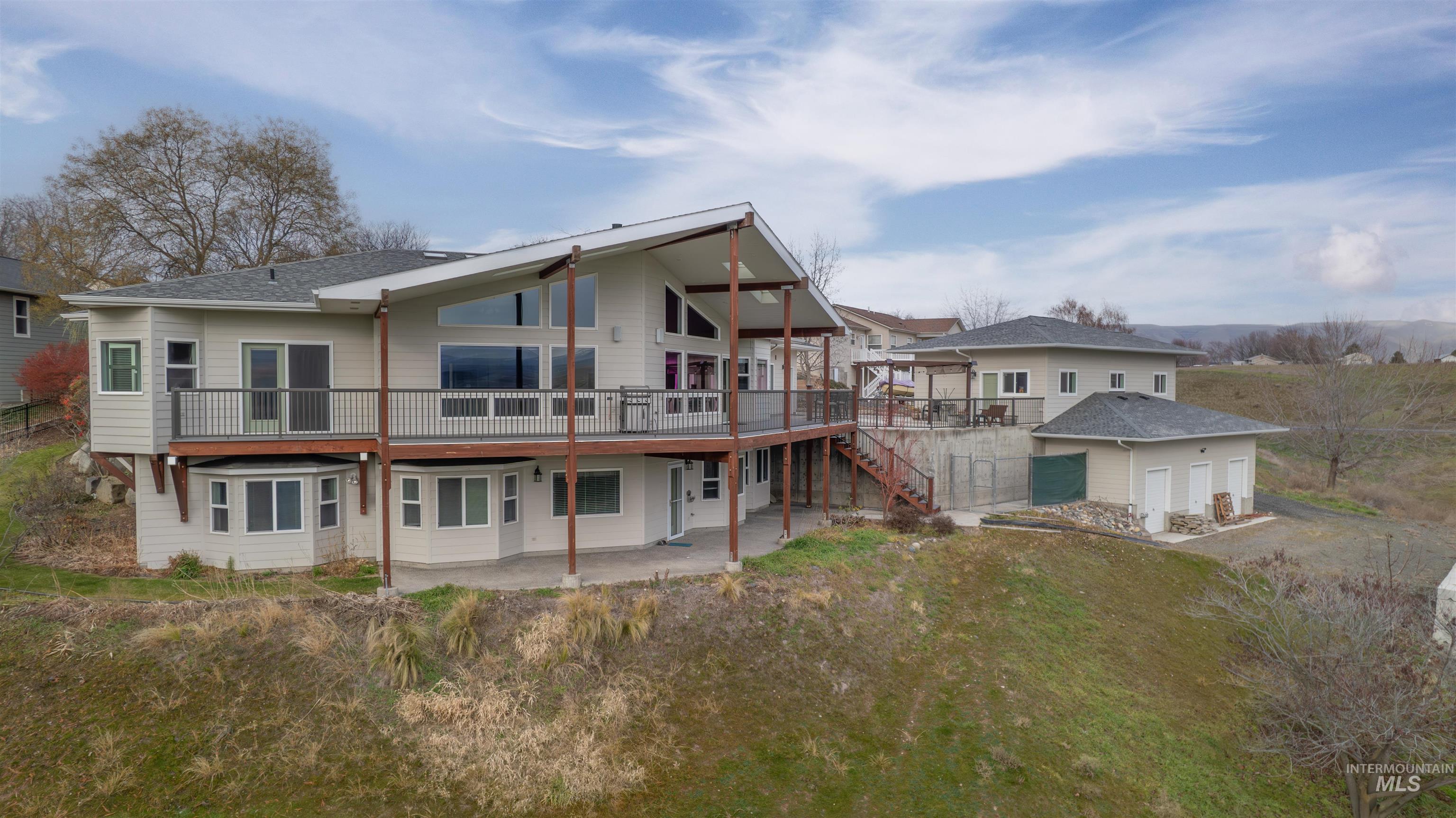 1993 & 1971 10th Ave, Clarkston, Washington 99403, 5 Bedrooms, 3.5 Bathrooms, Residential For Sale, Price $910,000, 98882172