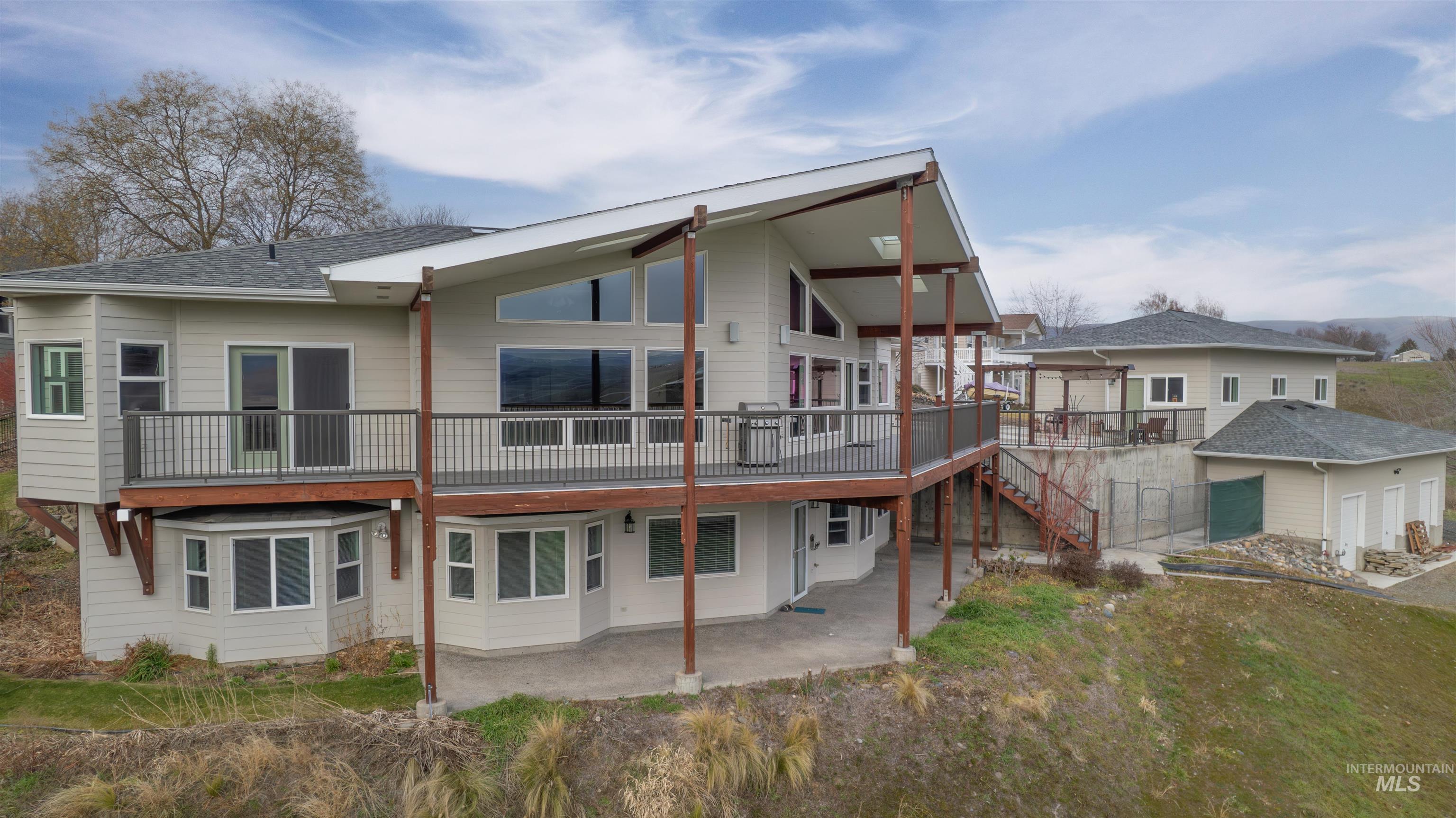 1993 & 1971 10th Ave, Clarkston, Washington 99403, 5 Bedrooms, 3.5 Bathrooms, Residential For Sale, Price $910,000, 98882172