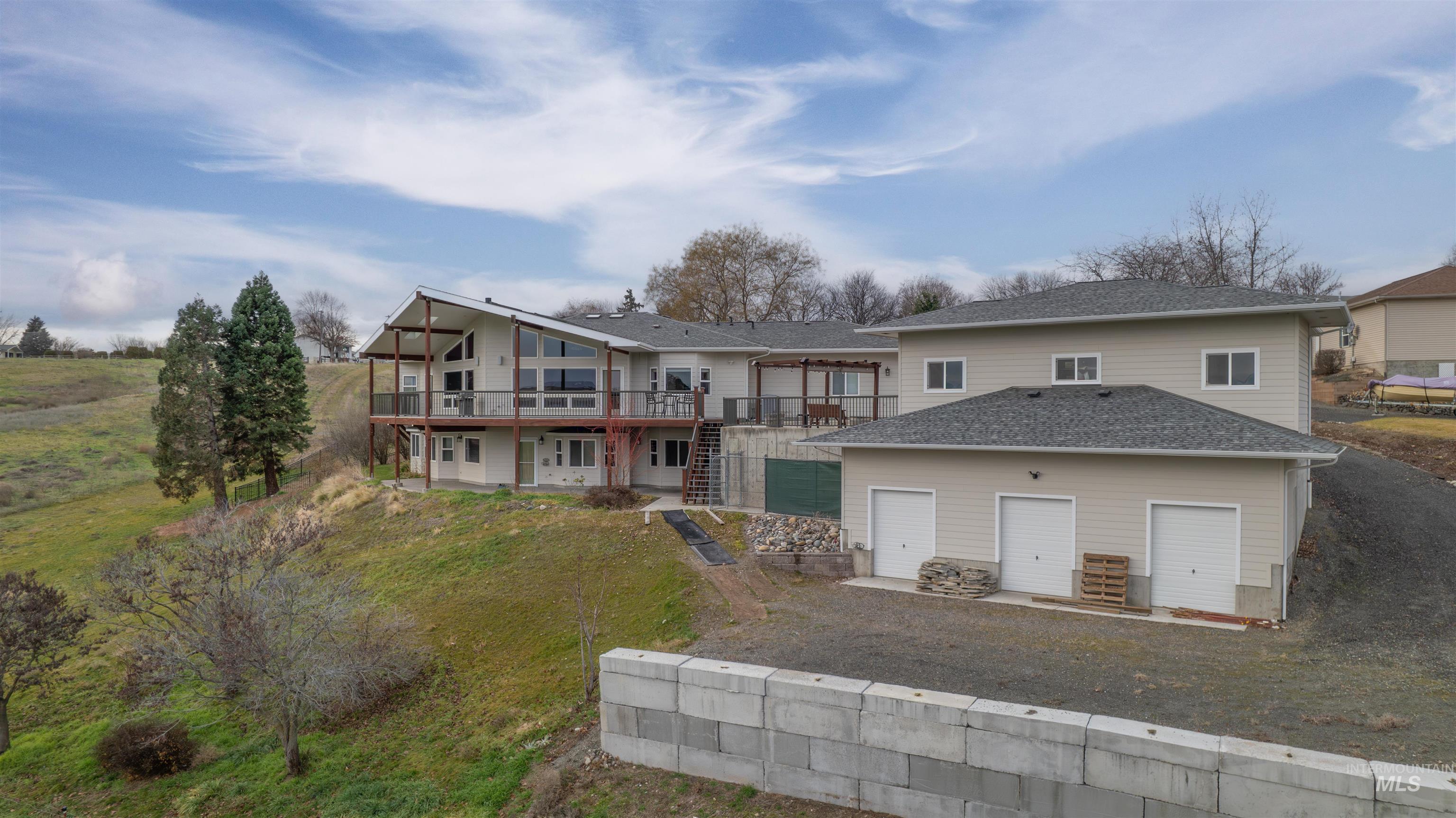 1993 & 1971 10th Ave, Clarkston, Washington 99403, 5 Bedrooms, 3.5 Bathrooms, Residential For Sale, Price $910,000, 98882172