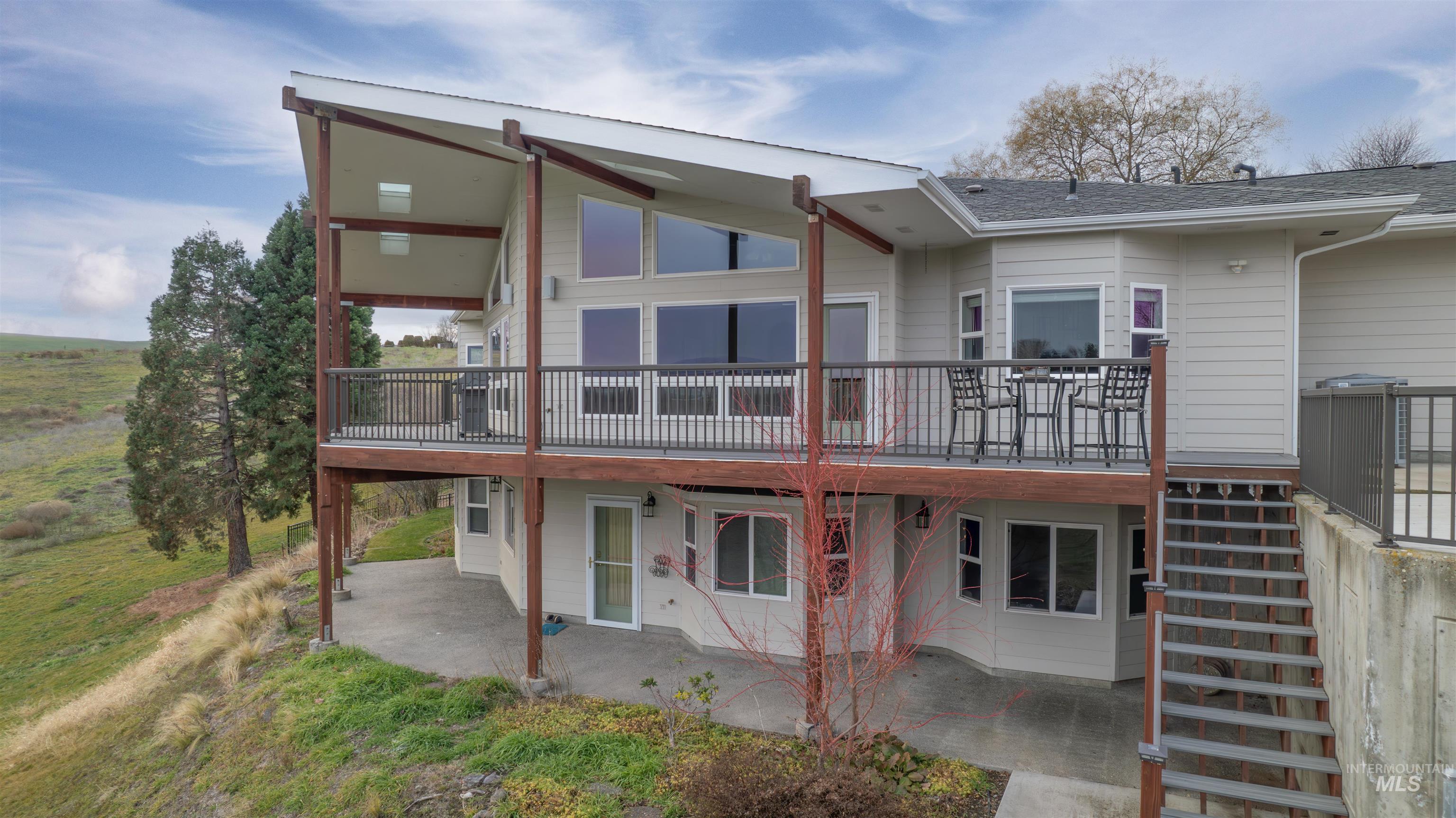 1993 & 1971 10th Ave, Clarkston, Washington 99403, 5 Bedrooms, 3.5 Bathrooms, Residential For Sale, Price $910,000, 98882172