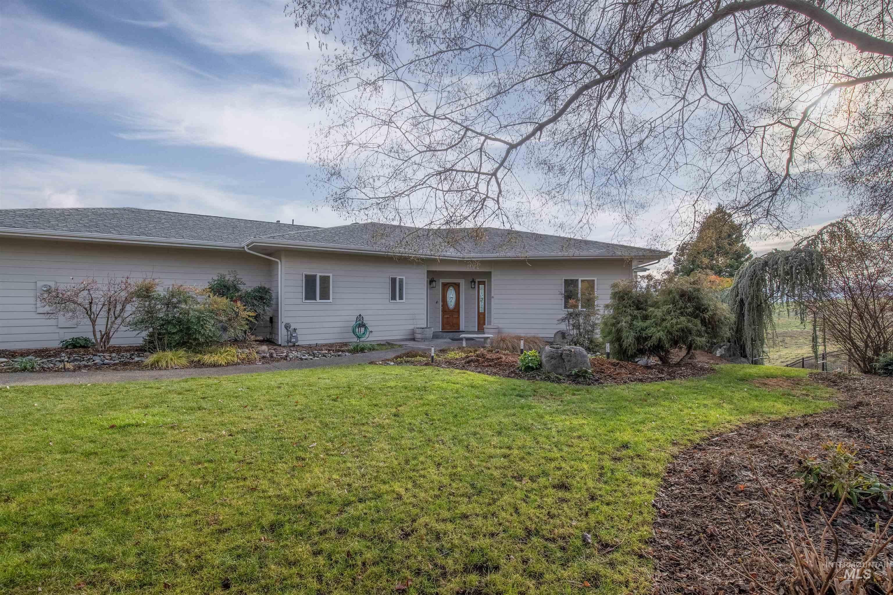 1993 & 1971 10th Ave, Clarkston, Washington 99403, 5 Bedrooms, 3.5 Bathrooms, Residential For Sale, Price $910,000, 98882172