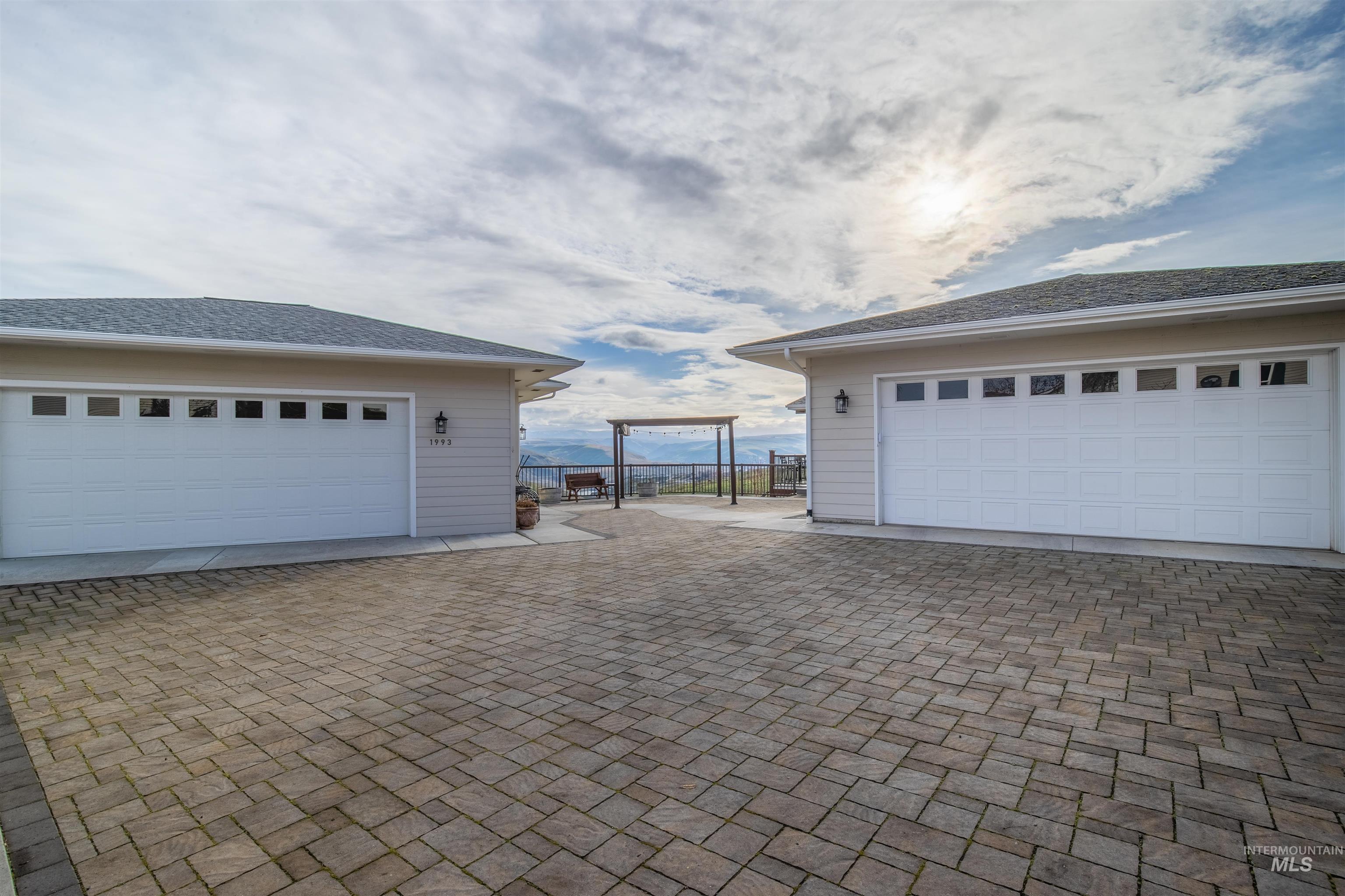 1993 & 1971 10th Ave, Clarkston, Washington 99403, 5 Bedrooms, 3.5 Bathrooms, Residential For Sale, Price $910,000, 98882172