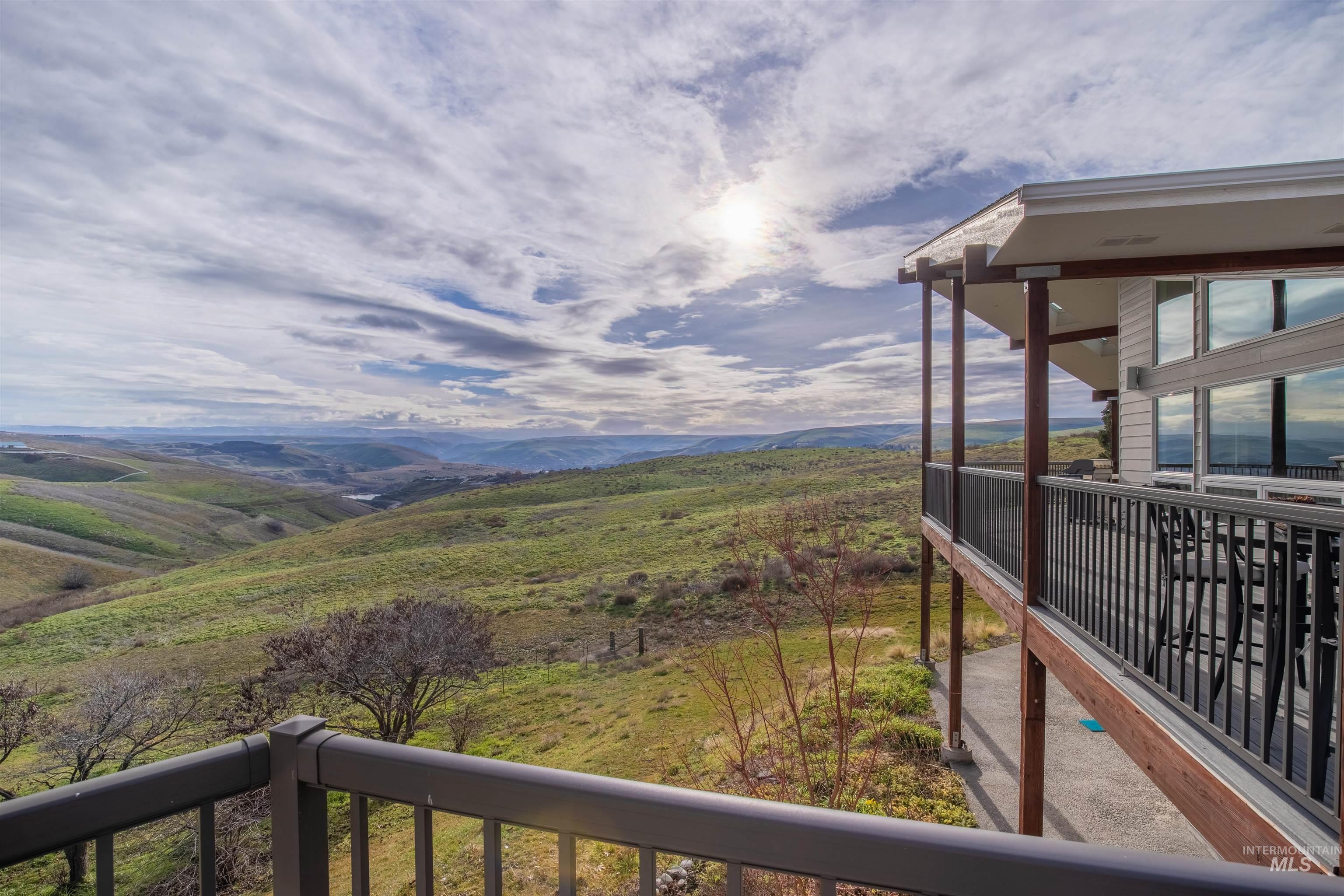 1993 & 1971 10th Ave, Clarkston, Washington 99403, 5 Bedrooms, 3.5 Bathrooms, Residential For Sale, Price $910,000, 98882172