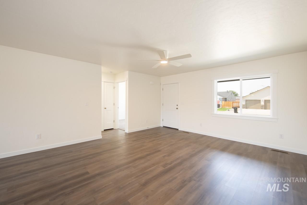1100 W 10th Street, Weiser, Idaho 83672-0000, 3 Bedrooms, 2 Bathrooms, Residential For Sale, Price $354,150, 98882603