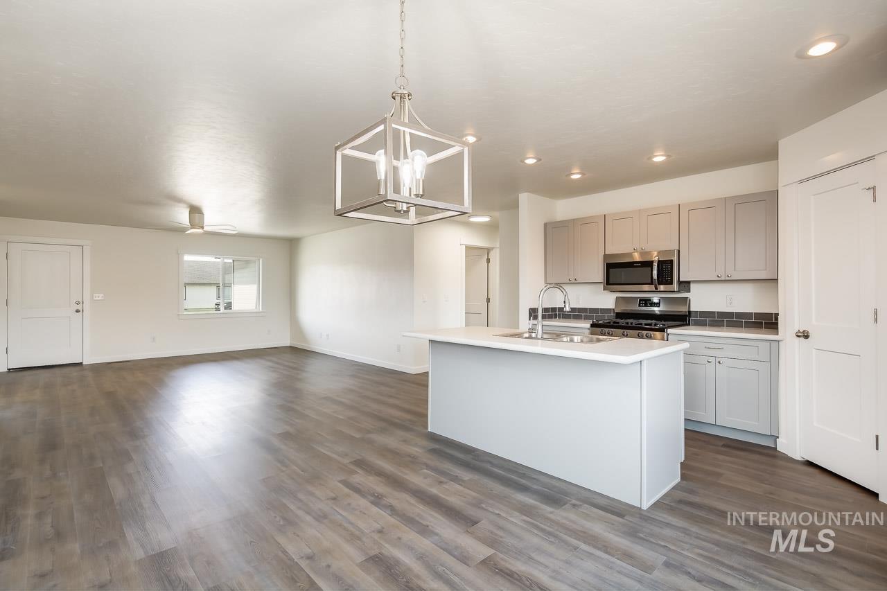 1100 W 10th Street, Weiser, Idaho 83672-0000, 3 Bedrooms, 2 Bathrooms, Residential For Sale, Price $354,150, 98882603