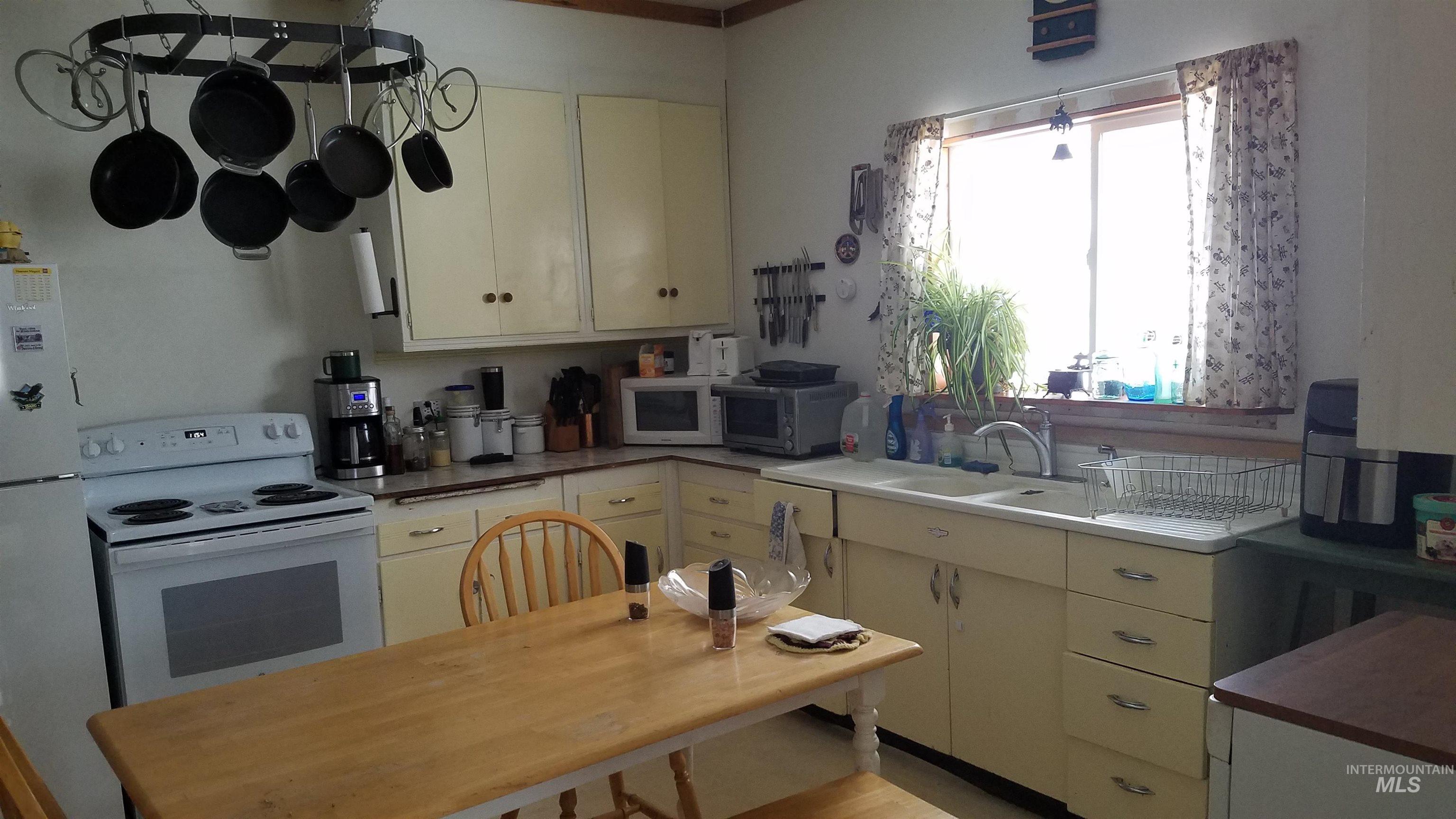 698 Leitch Creek Rd, Kooskia, Idaho 83539, 2 Bedrooms, 1 Bathroom, Residential For Sale, Price $595,000, 98883001