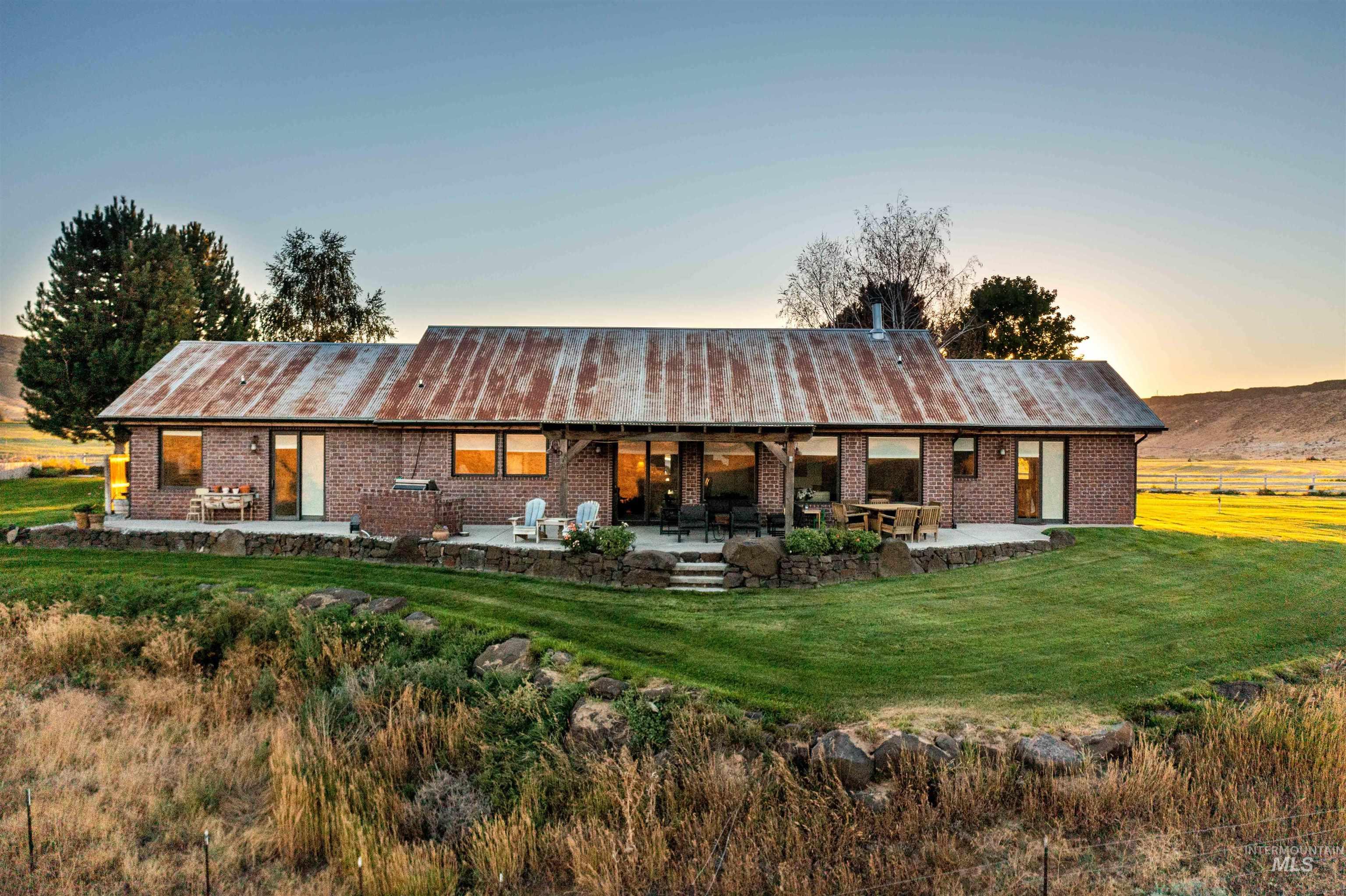 14400 E. Shoestring Rd., Bliss, Idaho 83314, 3 Bedrooms, 2 Bathrooms, Farm & Ranch For Sale, Price $7,650,000, 98883401