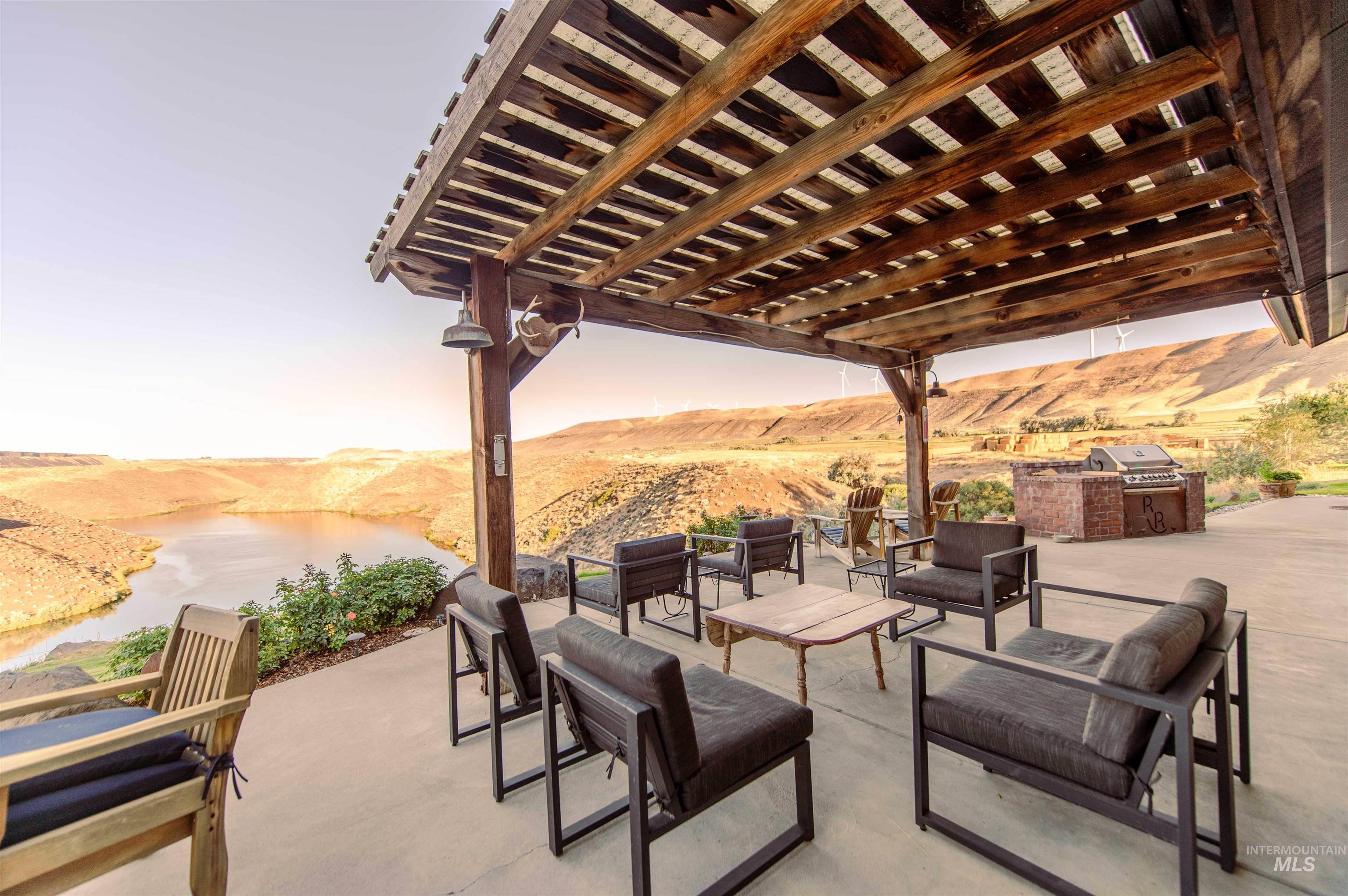 14400 E. Shoestring Rd., Bliss, Idaho 83314, 3 Bedrooms, 2 Bathrooms, Farm & Ranch For Sale, Price $7,650,000, 98883401