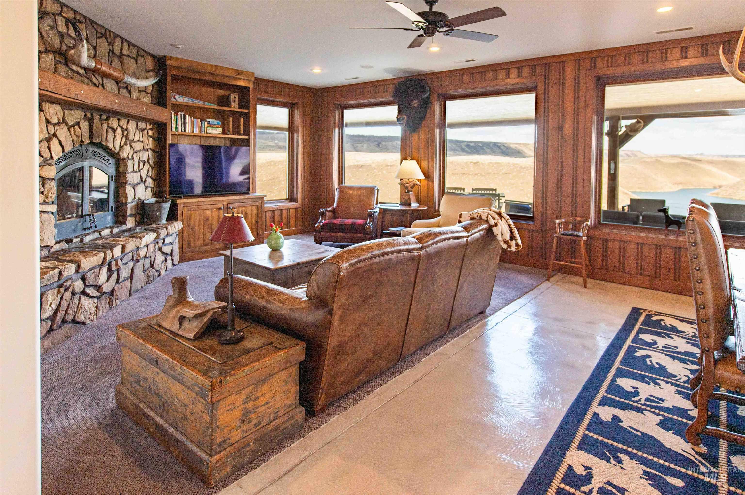 14400 E. Shoestring Rd., Bliss, Idaho 83314, 3 Bedrooms, 2 Bathrooms, Farm & Ranch For Sale, Price $7,650,000, 98883401
