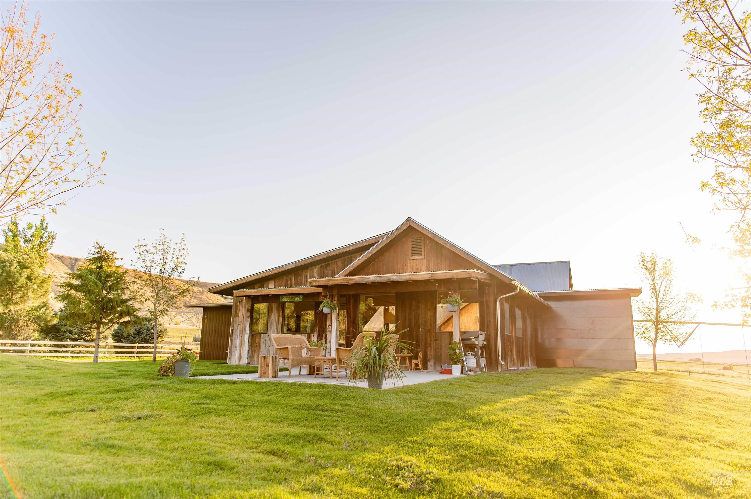 14400 E. Shoestring Rd., Bliss, Idaho 83314, 3 Bedrooms, 2 Bathrooms, Farm & Ranch For Sale, Price $7,650,000, 98883401