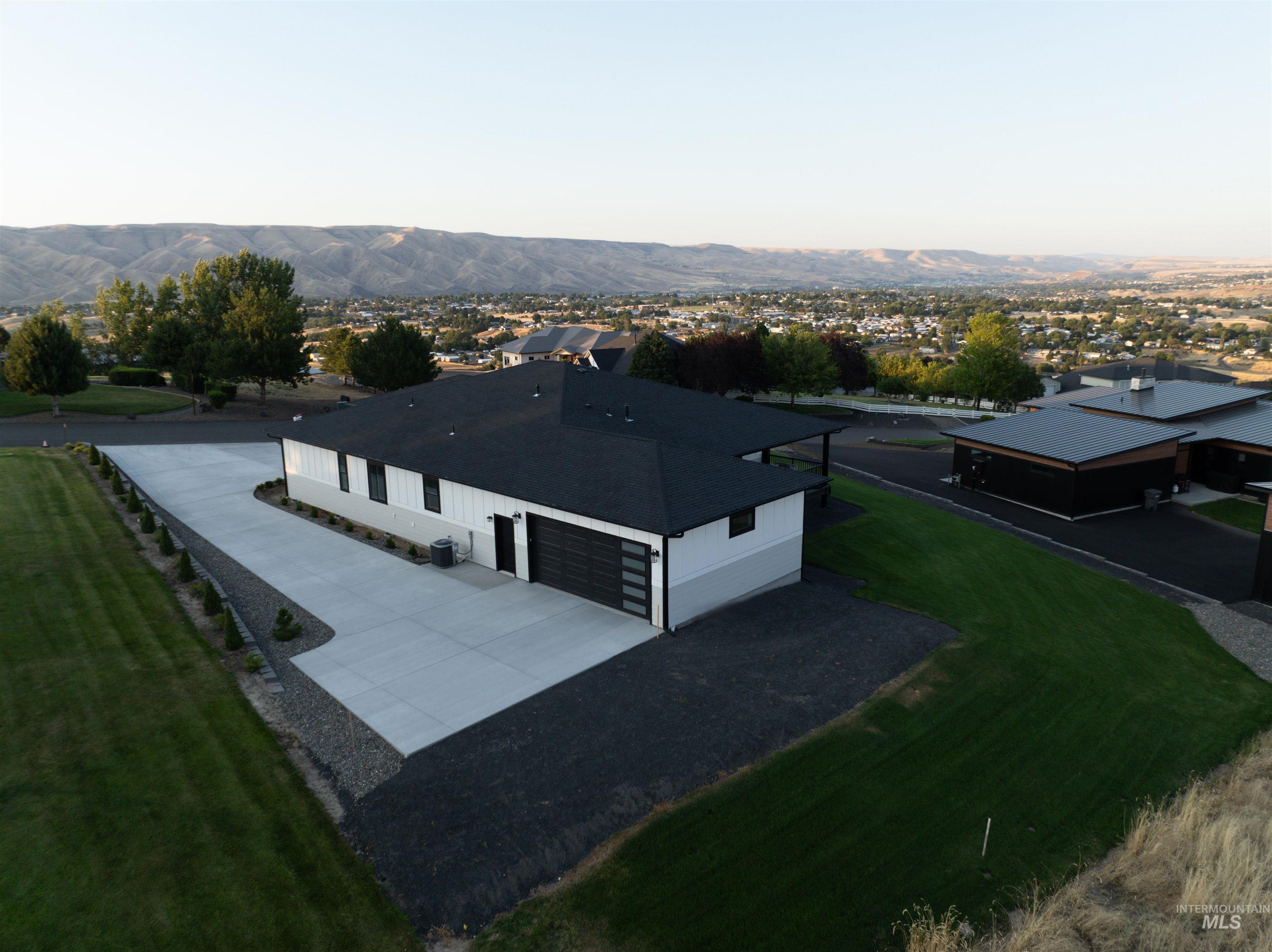 2968 Dove Dr, Clarkston, Washington 99403, 4 Bedrooms, 2.5 Bathrooms, Residential For Sale, Price $885,000, 98883890