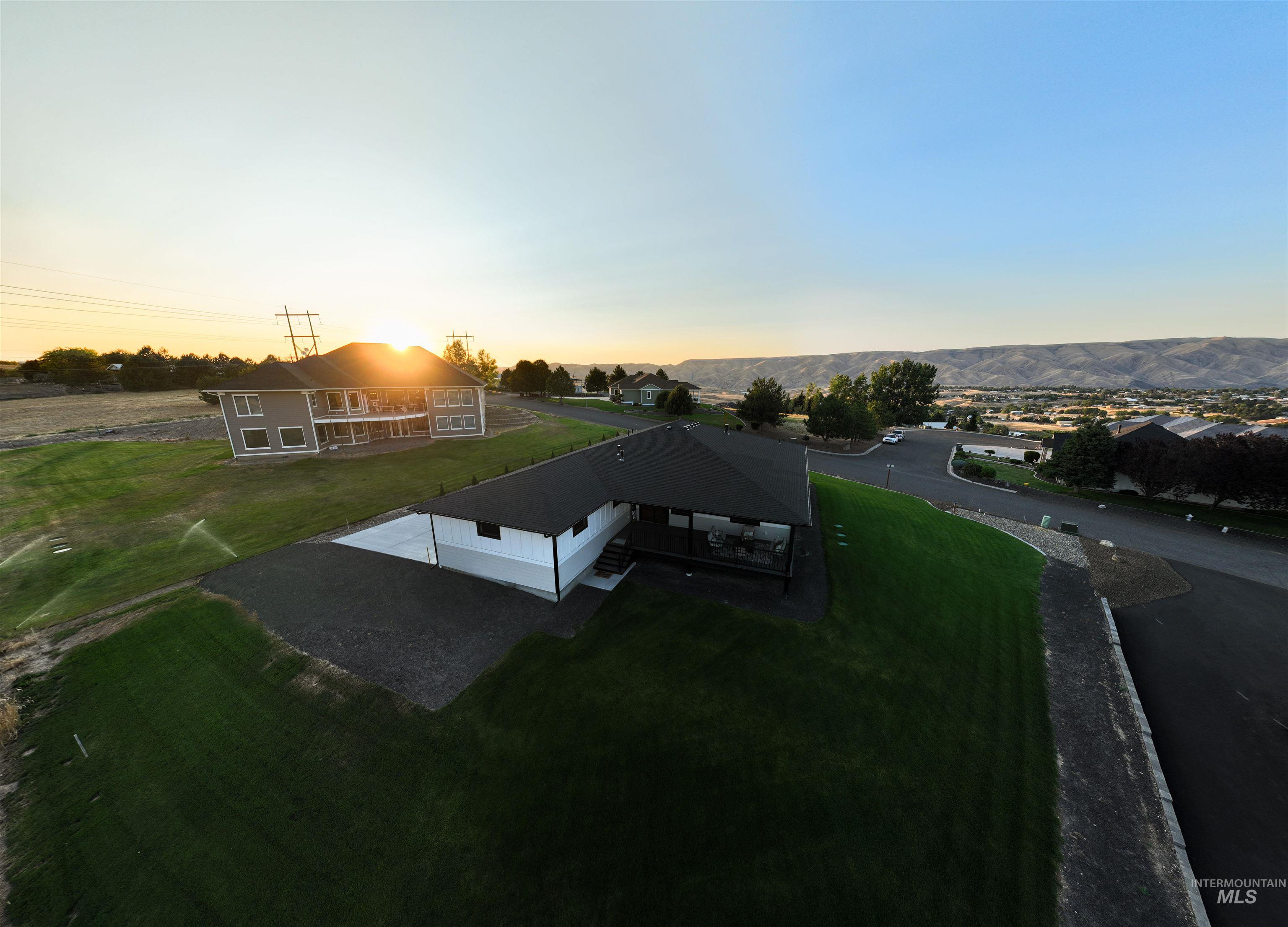 2968 Dove Dr, Clarkston, Washington 99403, 4 Bedrooms, 2.5 Bathrooms, Residential For Sale, Price $885,000, 98883890