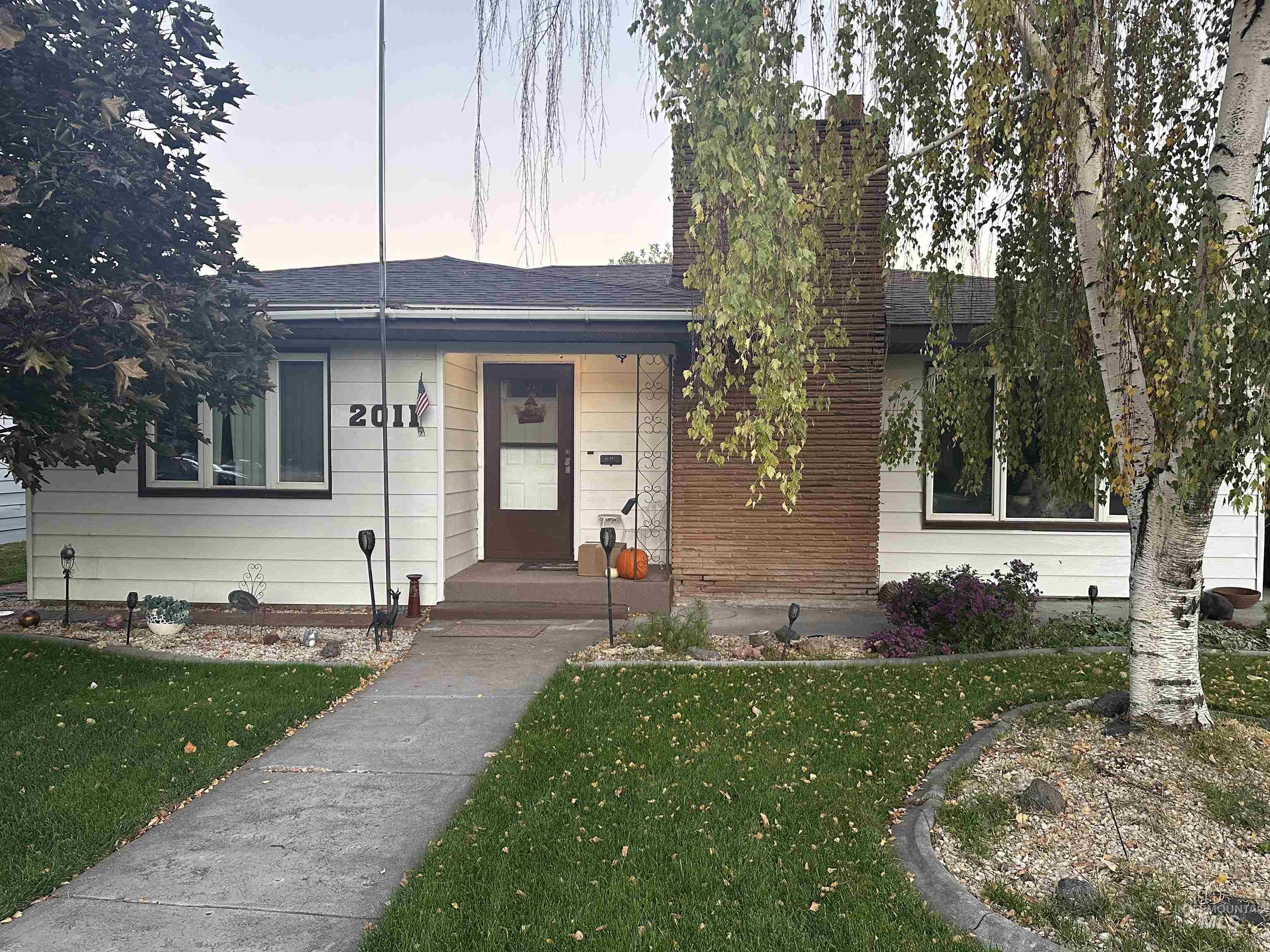 2011 Oakley Ave, Burley, Idaho 83318, 4 Bedrooms, 2 Bathrooms, Residential For Sale, Price $339,000,MLS 98884601