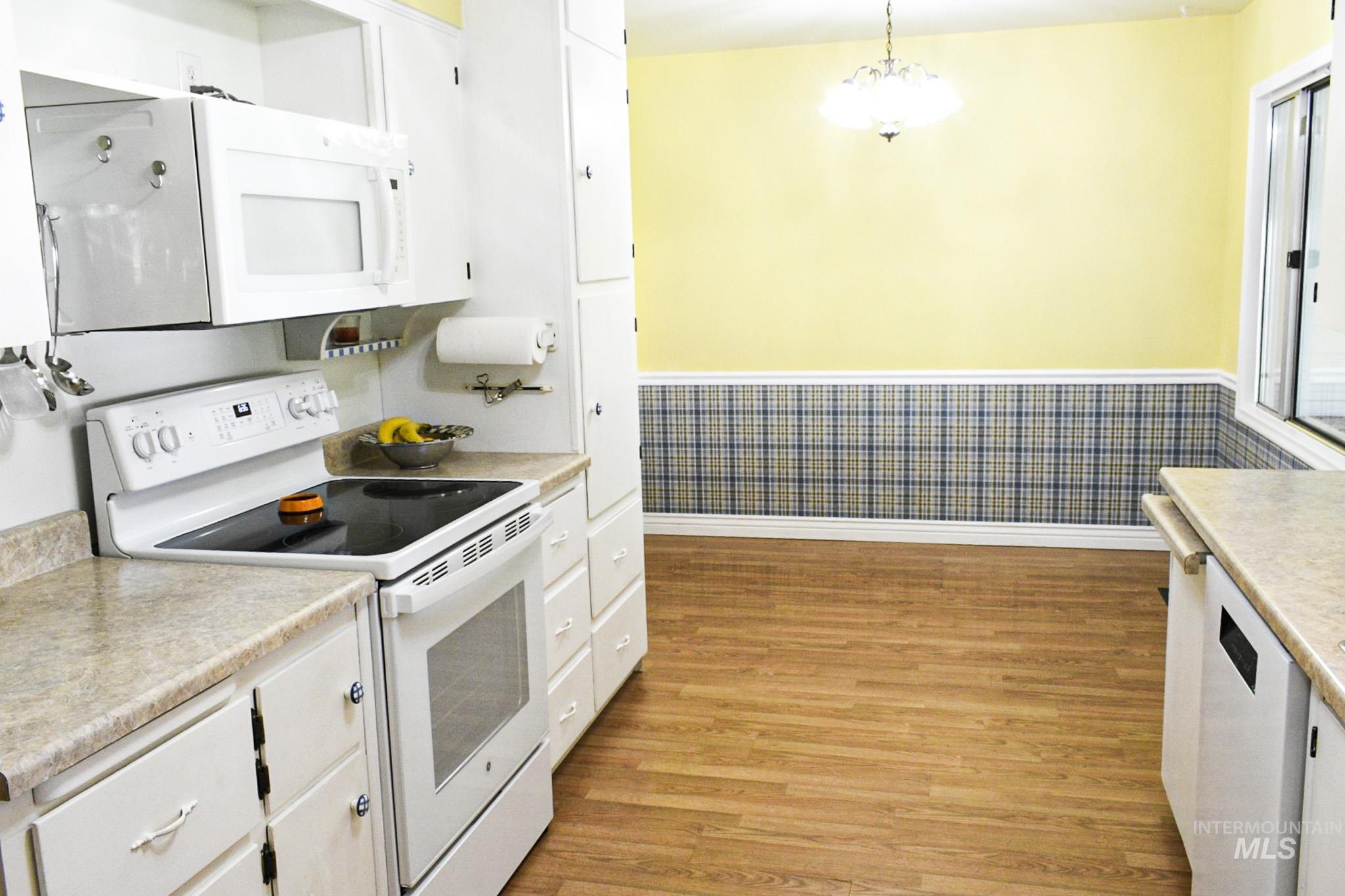 2011 Oakley Ave, Burley, Idaho 83318, 4 Bedrooms, 2 Bathrooms, Residential For Sale, Price $339,000,MLS 98884601