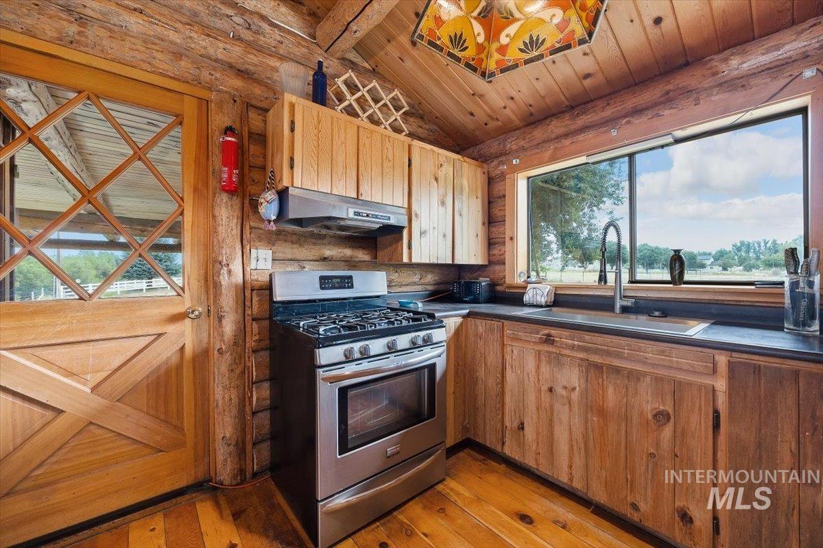 982 E 2700 S, Hagerman, Idaho 83332, 2 Bedrooms, 2 Bathrooms, Residential For Sale, Price $589,000, 98884855