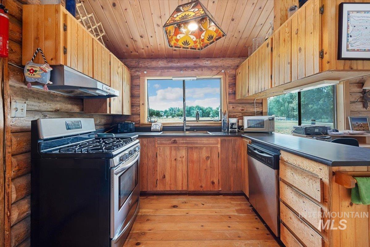 982 E 2700 S, Hagerman, Idaho 83332, 2 Bedrooms, 2 Bathrooms, Residential For Sale, Price $589,000, 98884855