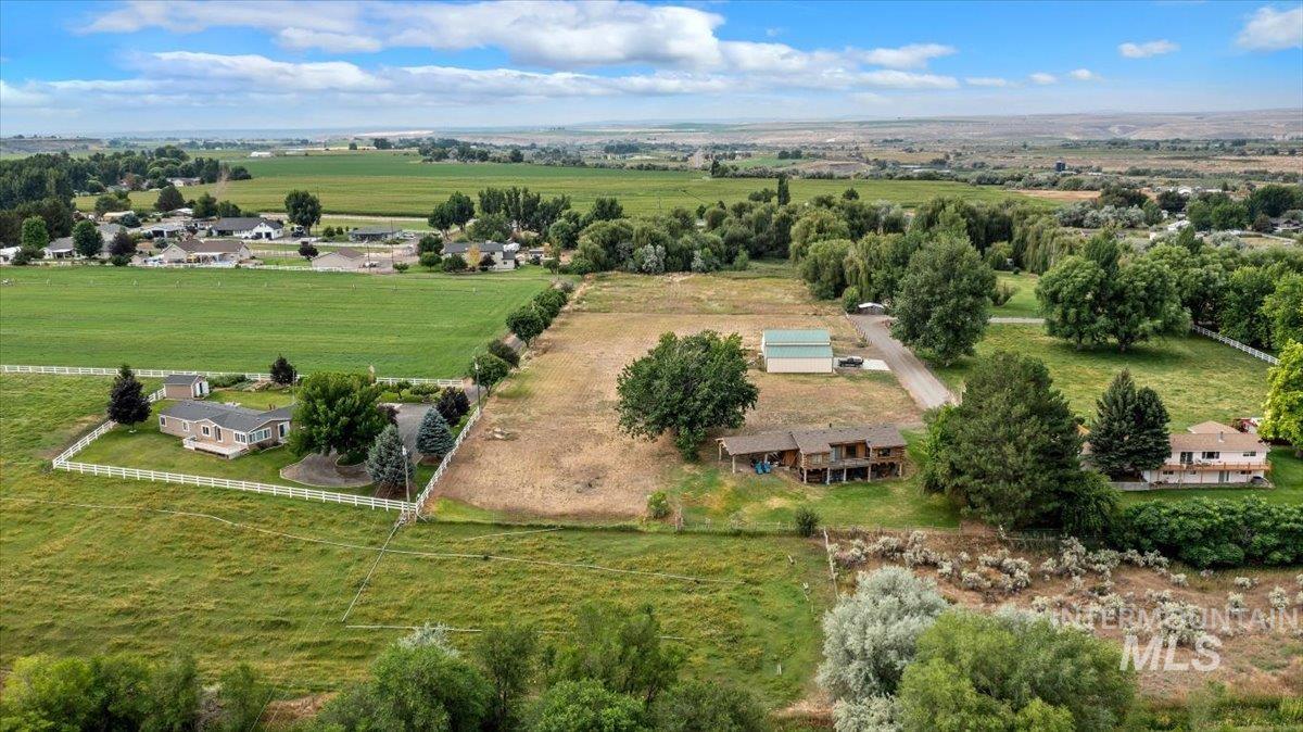 982 E 2700 S, Hagerman, Idaho 83332, 2 Bedrooms, 2 Bathrooms, Residential For Sale, Price $589,000, 98884855