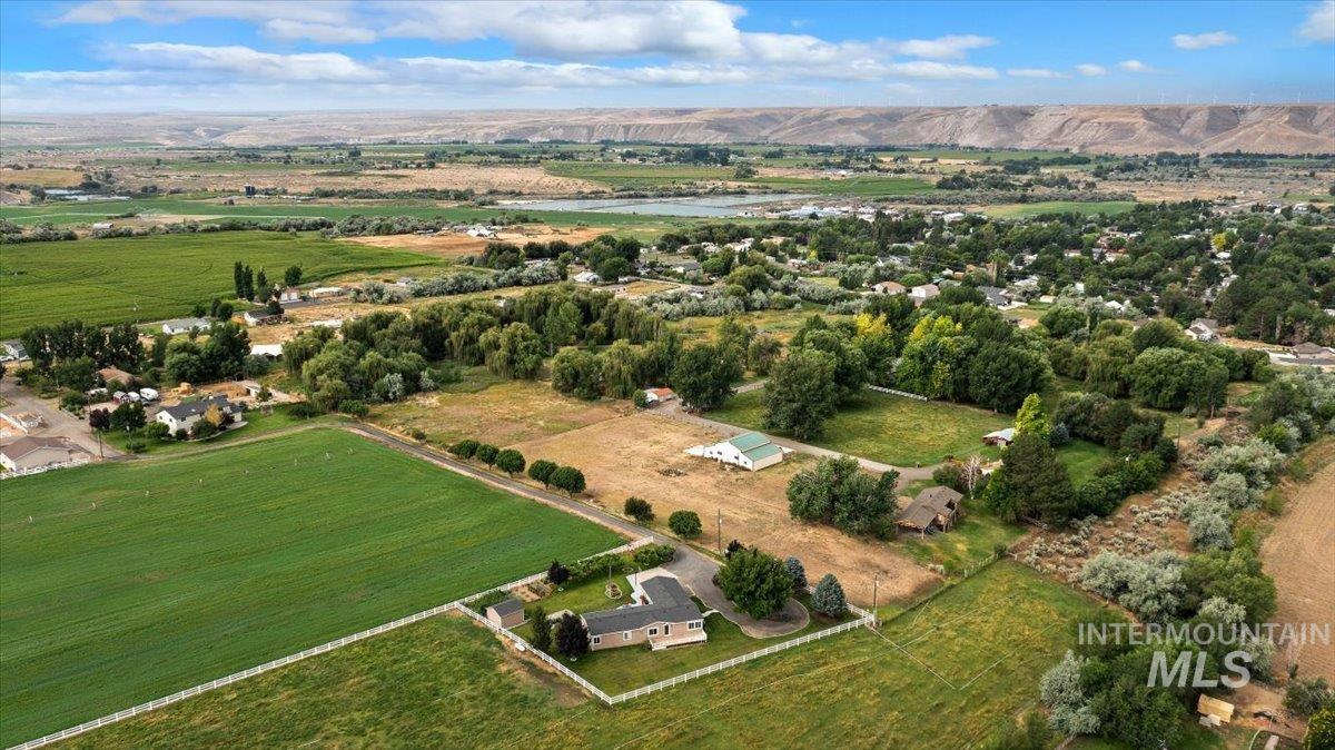 982 E 2700 S, Hagerman, Idaho 83332, 2 Bedrooms, 2 Bathrooms, Residential For Sale, Price $589,000, 98884855