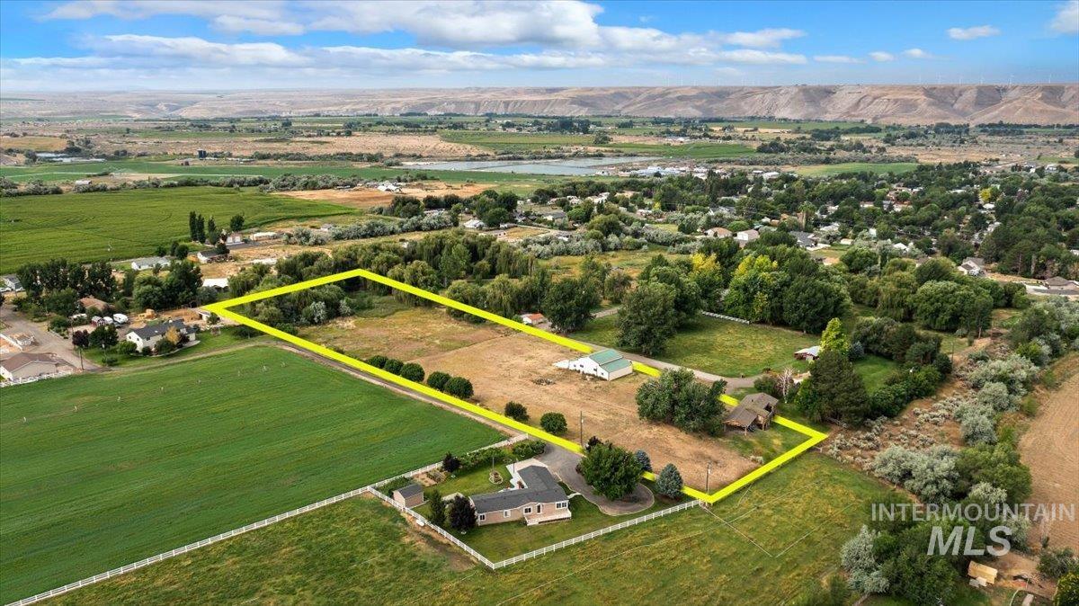 982 E 2700 S, Hagerman, Idaho 83332, 2 Bedrooms, 2 Bathrooms, Residential For Sale, Price $589,000, 98884855