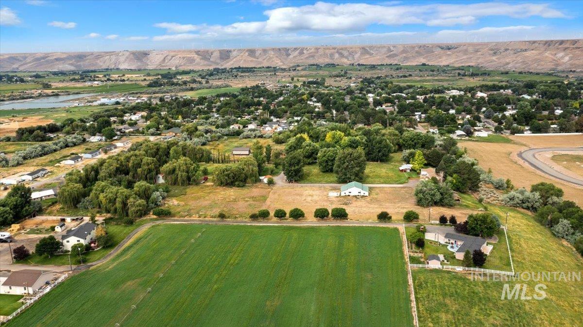 982 E 2700 S, Hagerman, Idaho 83332, 2 Bedrooms, 2 Bathrooms, Residential For Sale, Price $589,000, 98884855