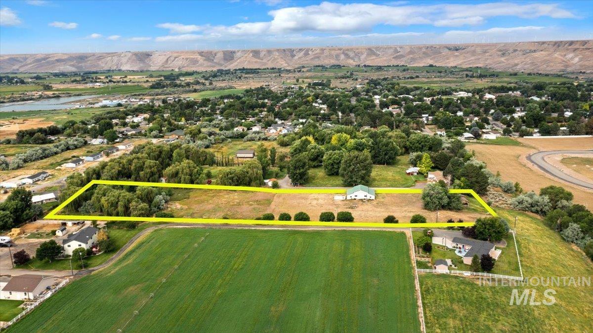 982 E 2700 S, Hagerman, Idaho 83332, 2 Bedrooms, 2 Bathrooms, Residential For Sale, Price $589,000, 98884855