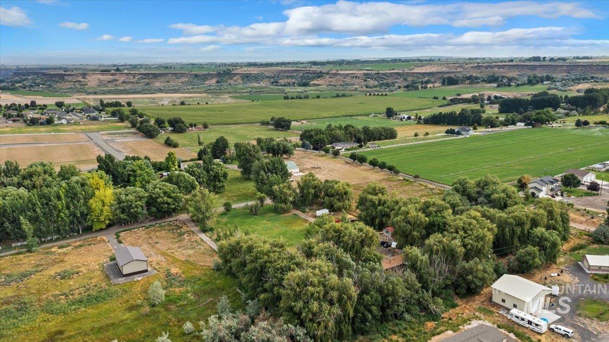 982 E 2700 S, Hagerman, Idaho 83332, 2 Bedrooms, 2 Bathrooms, Residential For Sale, Price $589,000, 98884855