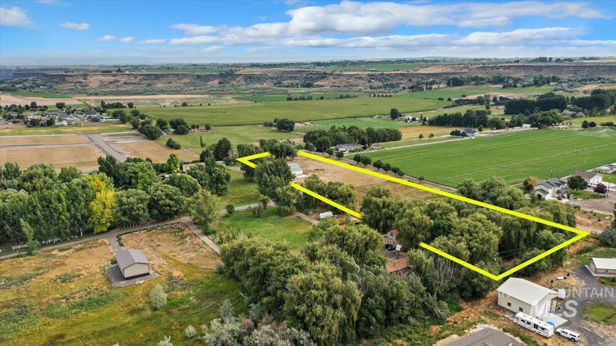 982 E 2700 S, Hagerman, Idaho 83332, 2 Bedrooms, 2 Bathrooms, Residential For Sale, Price $589,000, 98884855