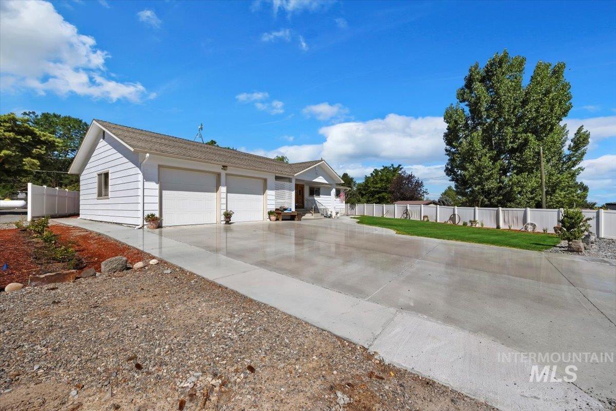 3693 Sherman St, Twin Falls, Idaho 83301, 5 Bedrooms, 3 Bathrooms, Residential For Sale, Price $484,900,MLS 98885110
