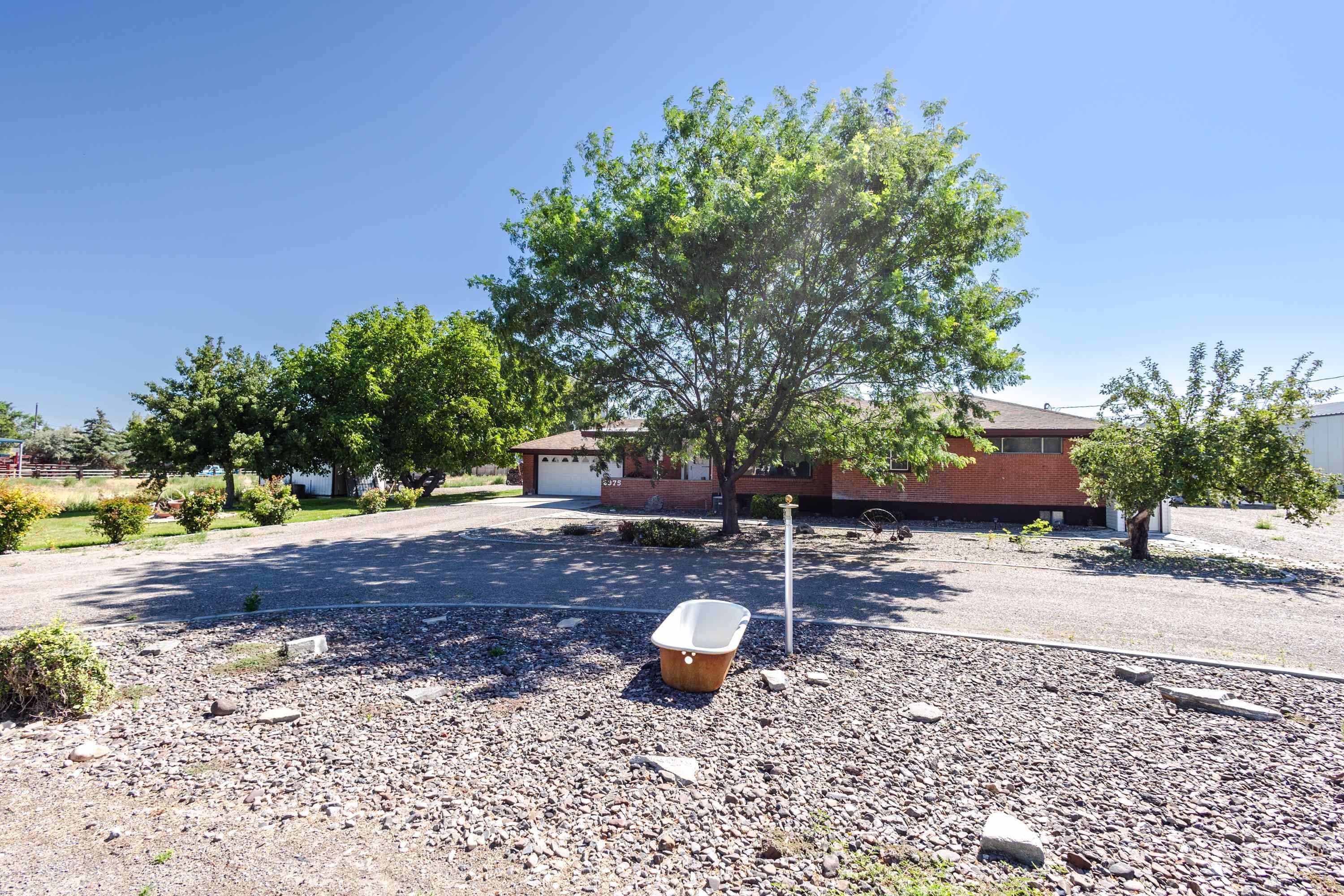 2975 Overland Avenue, Burley, Idaho 83318, 5 Bedrooms, 2.5 Bathrooms, Residential For Sale, Price $445,000,MLS 98886756