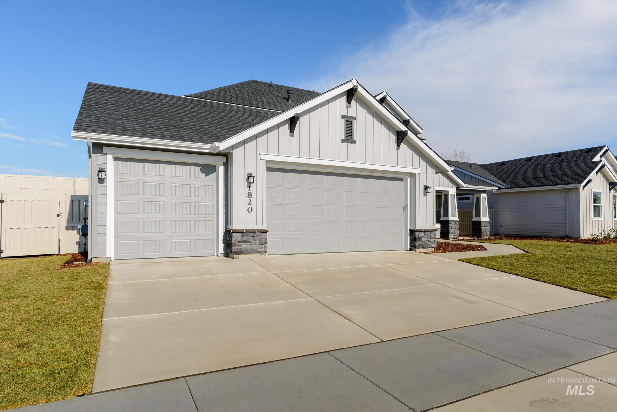 1820 W Blue Lightning St., Middleton, Idaho 83644, 3 Bedrooms, 2.5 Bathrooms, Residential For Sale, Price $534,995, 98887415