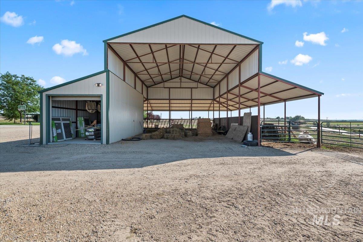 22000 & 21844 Ten Davis Road, Parma, Idaho 83660, 7 Bedrooms, 4 Bathrooms, Residential For Sale, Price $4,800,000, 98888822