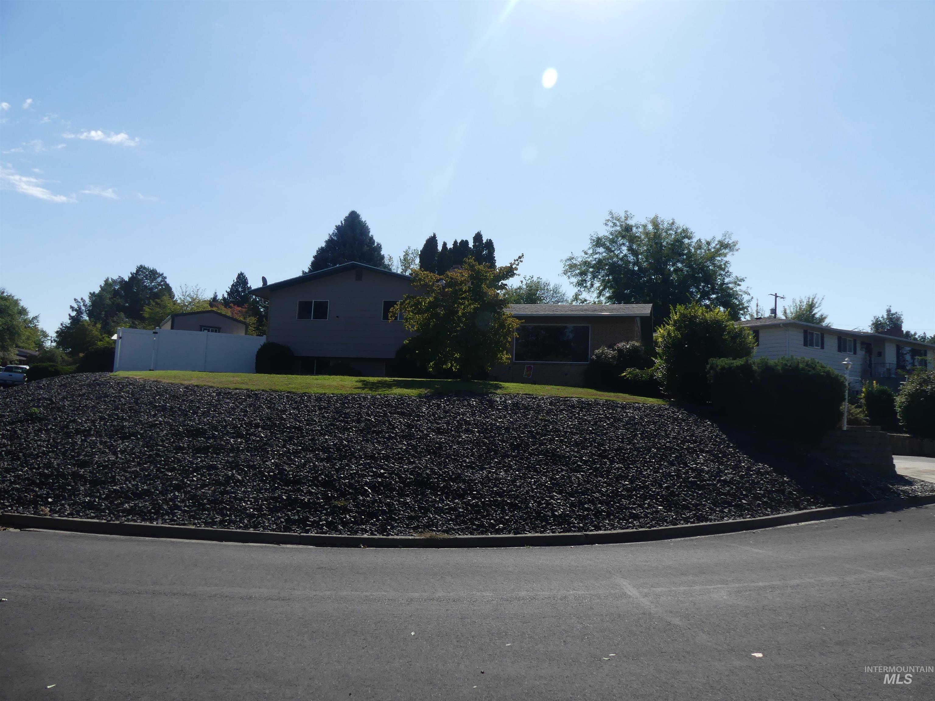 2602 Willow Dr, Lewiston, Idaho 83501, 4 Bedrooms, 2 Bathrooms, Residential For Sale, Price $400,000,MLS 98889271