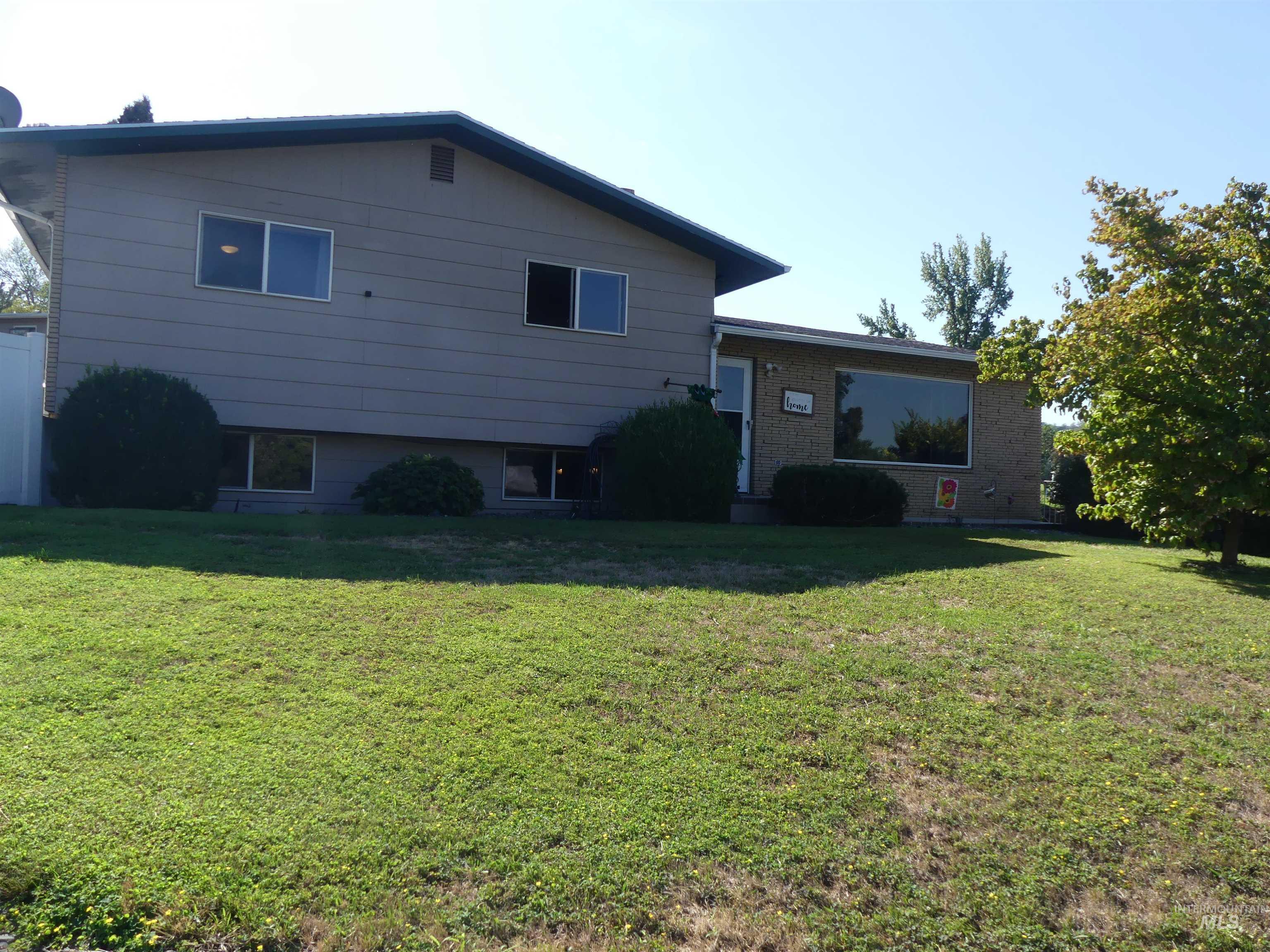 2602 Willow Dr, Lewiston, Idaho 83501, 4 Bedrooms, 2 Bathrooms, Residential For Sale, Price $400,000,MLS 98889271