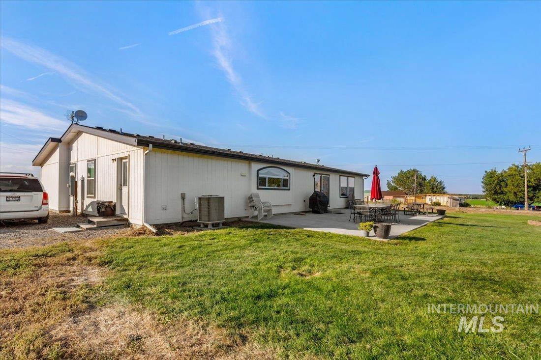 21823 Ustick Rd, Caldwell, Idaho 83607, 3 Bedrooms, 2.5 Bathrooms, Residential For Sale, Price $550,000,MLS 98889910