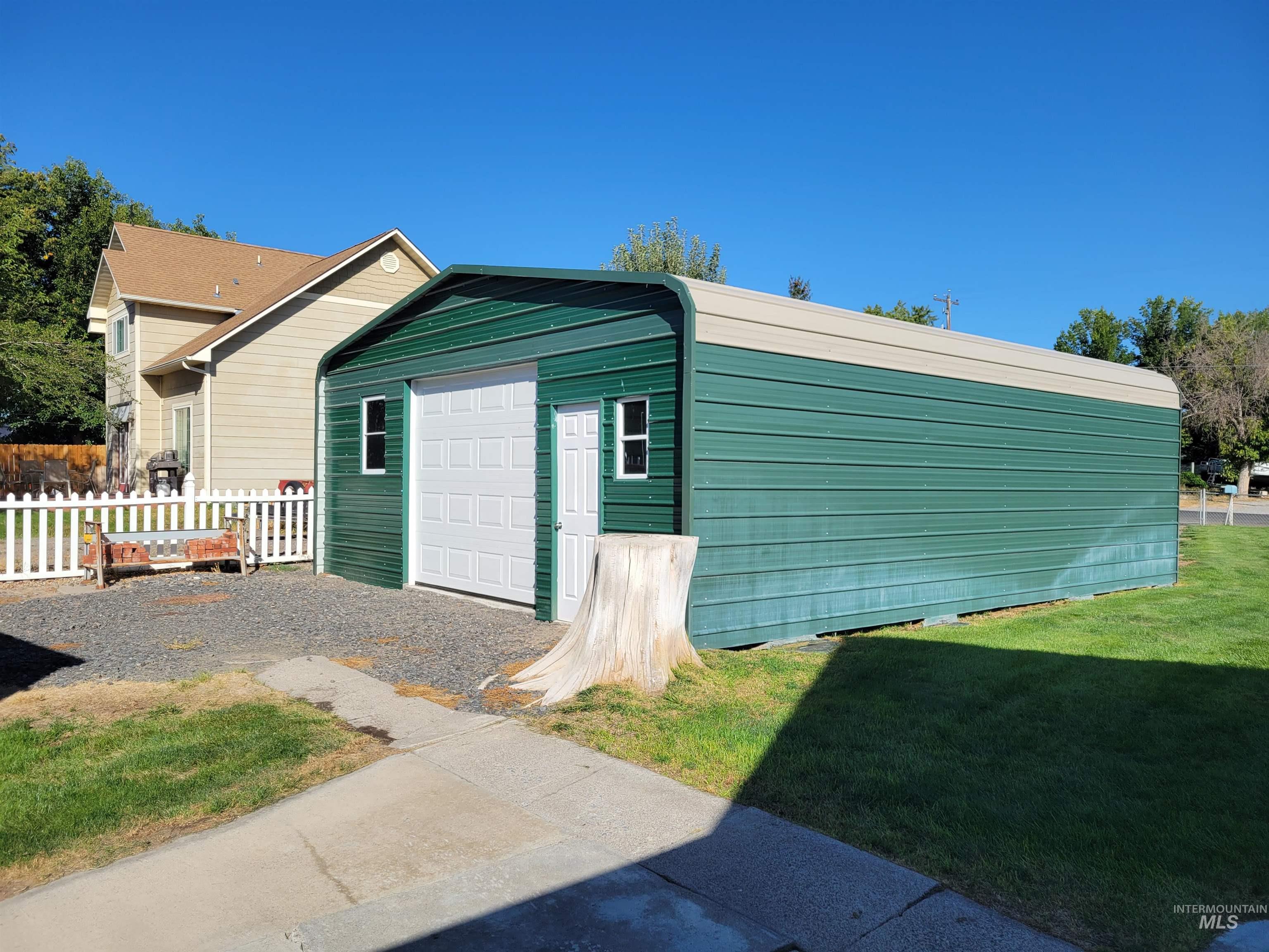 560 N State Street, Hagerman, Idaho 83332, 2 Bedrooms, 1 Bathroom, Residential For Sale, Price $385,000, 98890054