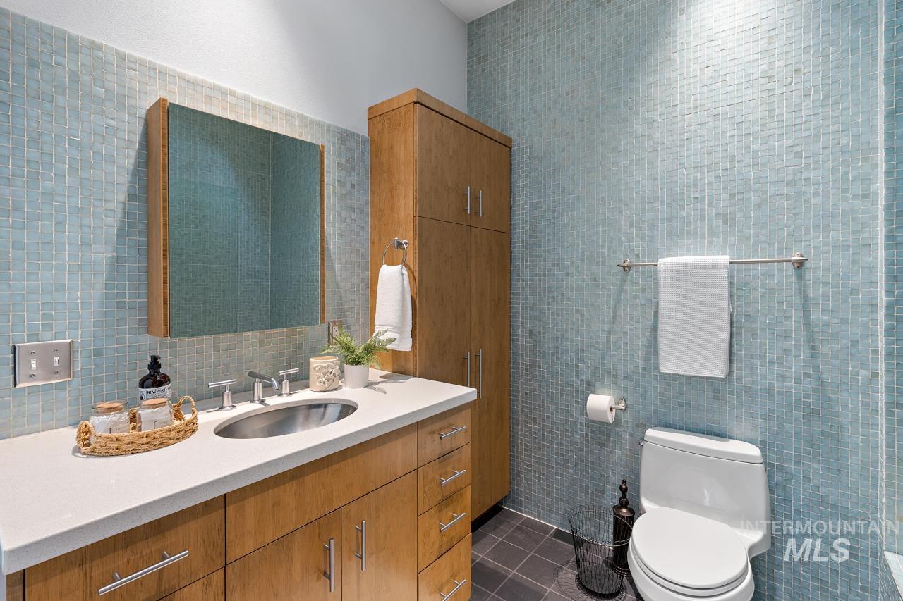 138 N Bruce Ave, Boise, Idaho 83712, 4 Bedrooms, 3 Bathrooms, Residential For Sale, Price $1,195,000,MLS 98890986