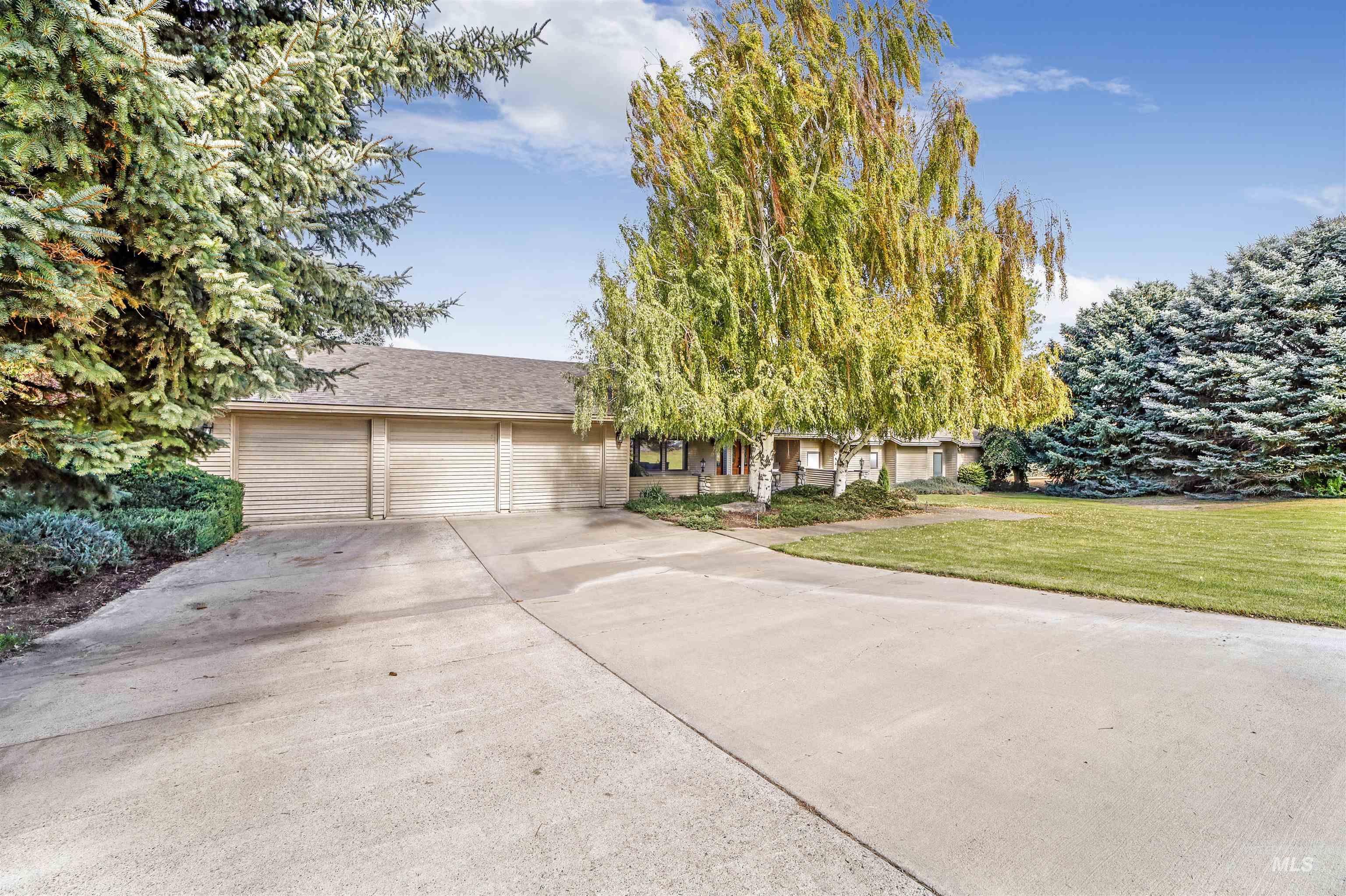 132 Country Club Ln, Buhl, Idaho 83316, 4 Bedrooms, 2.5 Bathrooms, Residential For Sale, Price $759,900,MLS 98891694