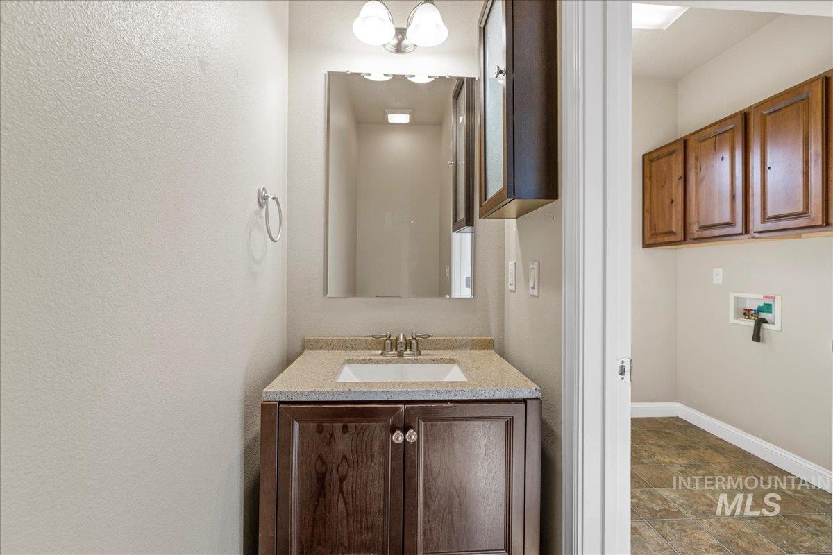 847 W Mountain Ash Loop, Nampa, Idaho 83686, 3 Bedrooms, 2.5 Bathrooms, Residential For Sale, Price $475,000,MLS 98893333