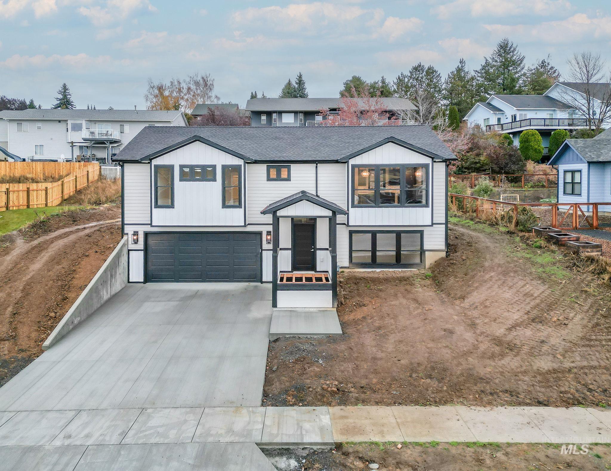 448 Southview, Moscow, Idaho 83843, 4 Bedrooms, 3 Bathrooms, Residential For Sale, Price $724,000,MLS 98894360