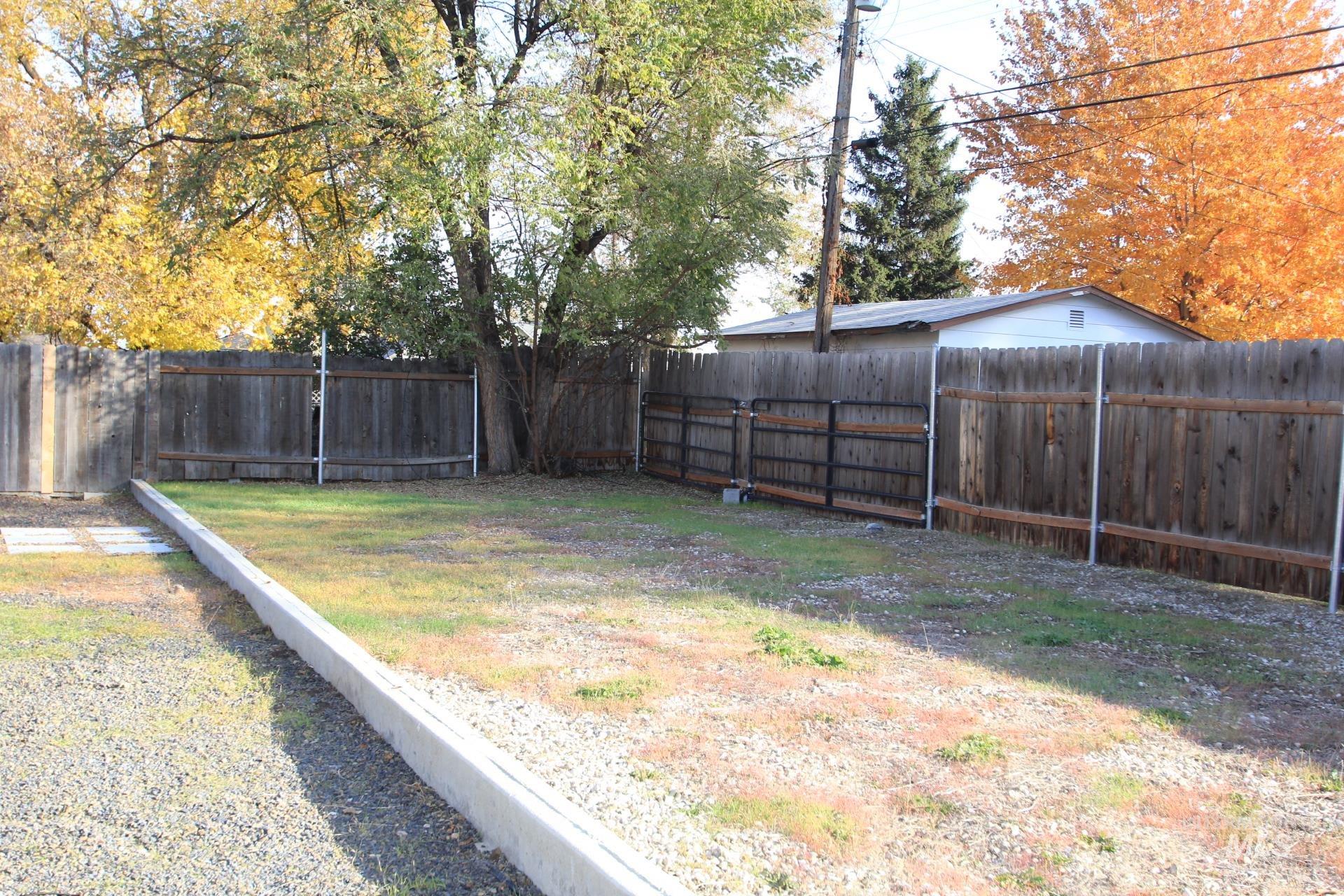 417 E Idaho Ave, Meridian, Idaho 83642, 3 Bedrooms, 2 Bathrooms, Residential For Sale, Price $464,900,MLS 98894640
