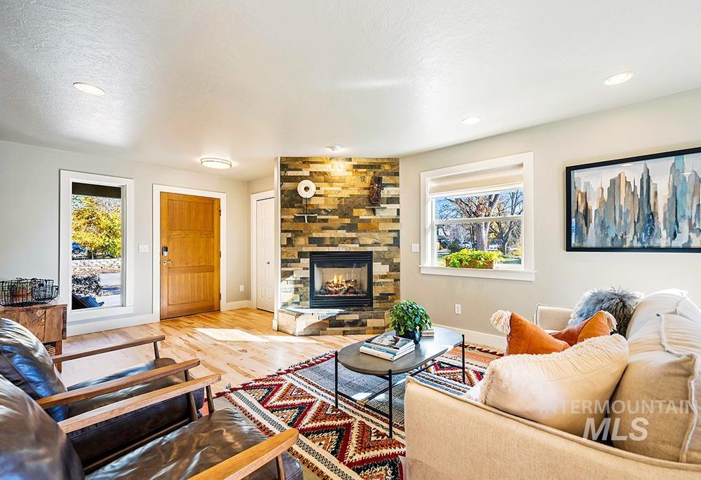 1025 E Franklin St, Boise, Idaho 83712, 4 Bedrooms, 3.5 Bathrooms, Residential For Sale, Price $1,098,000,MLS 98895216