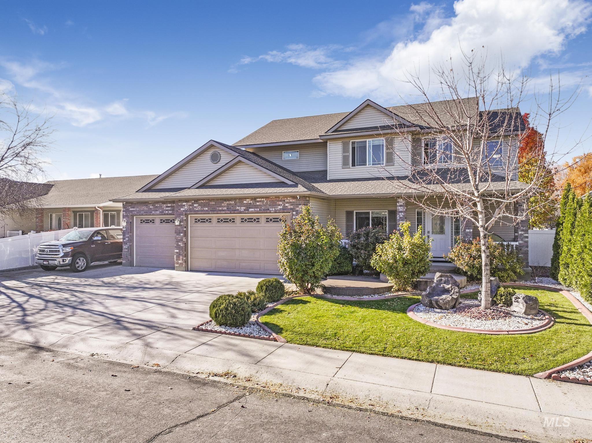 631 Sunbeam Dr., Twin Falls, Idaho 83301, 5 Bedrooms, 3.5 Bathrooms, Residential For Sale, Price $620,000,MLS 98895243