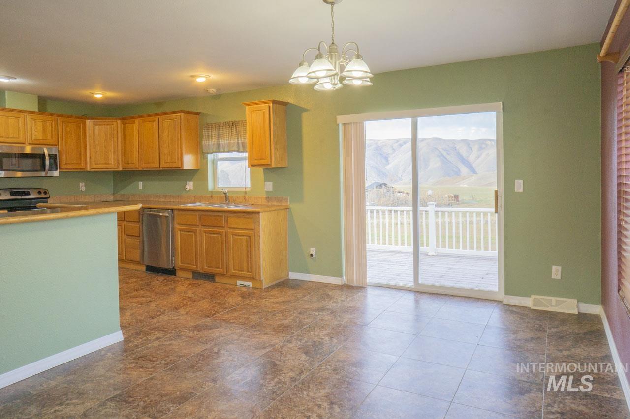 8 Jerusalem Rd., Horseshoe Bend, Idaho 83629, 5 Bedrooms, 4 Bathrooms, Residential For Sale, Price $699,000,MLS 98895610